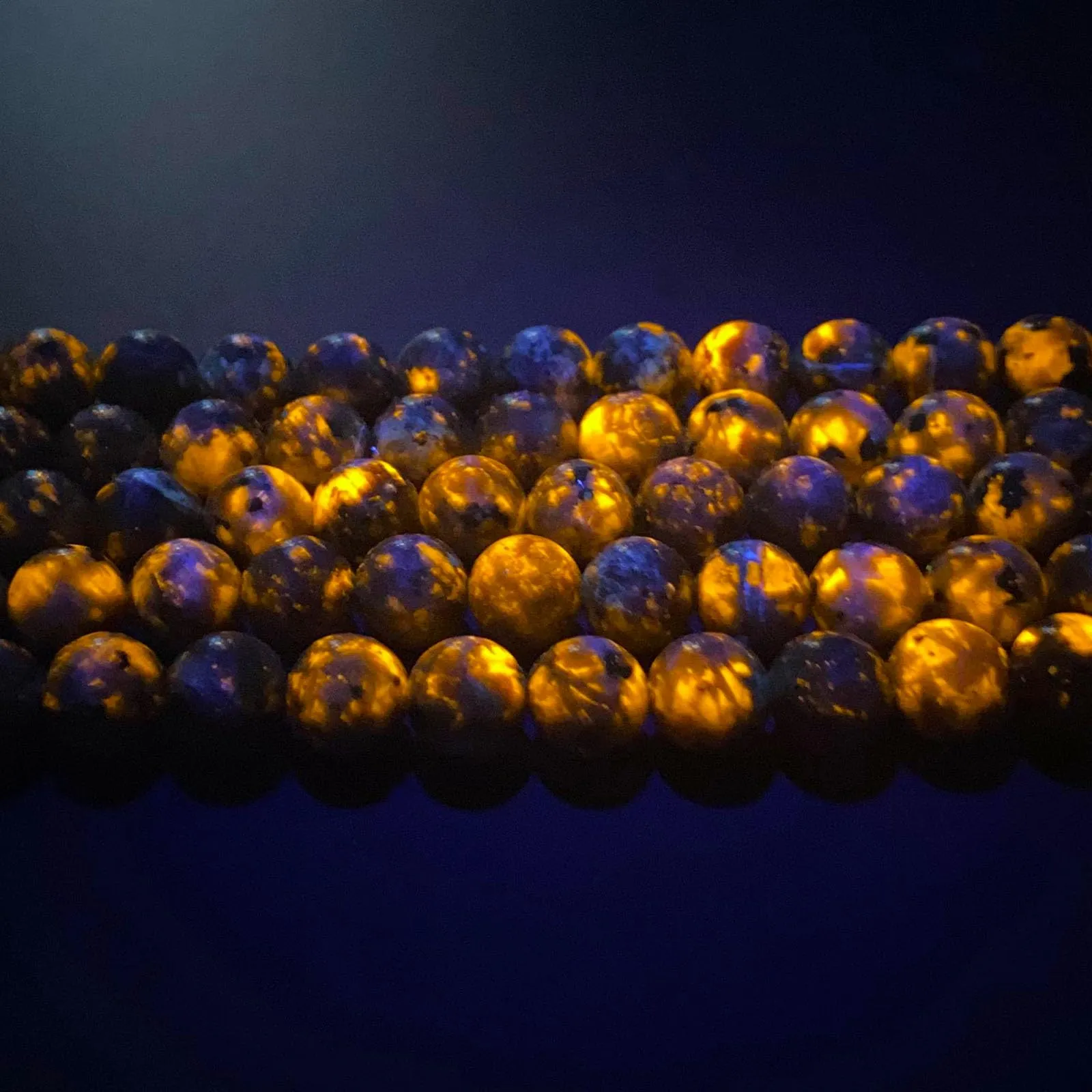 jiejinyu Perline di Pietra Yooperlite Fiammeggiante 10 mm, 36 pezzi - immagine 4