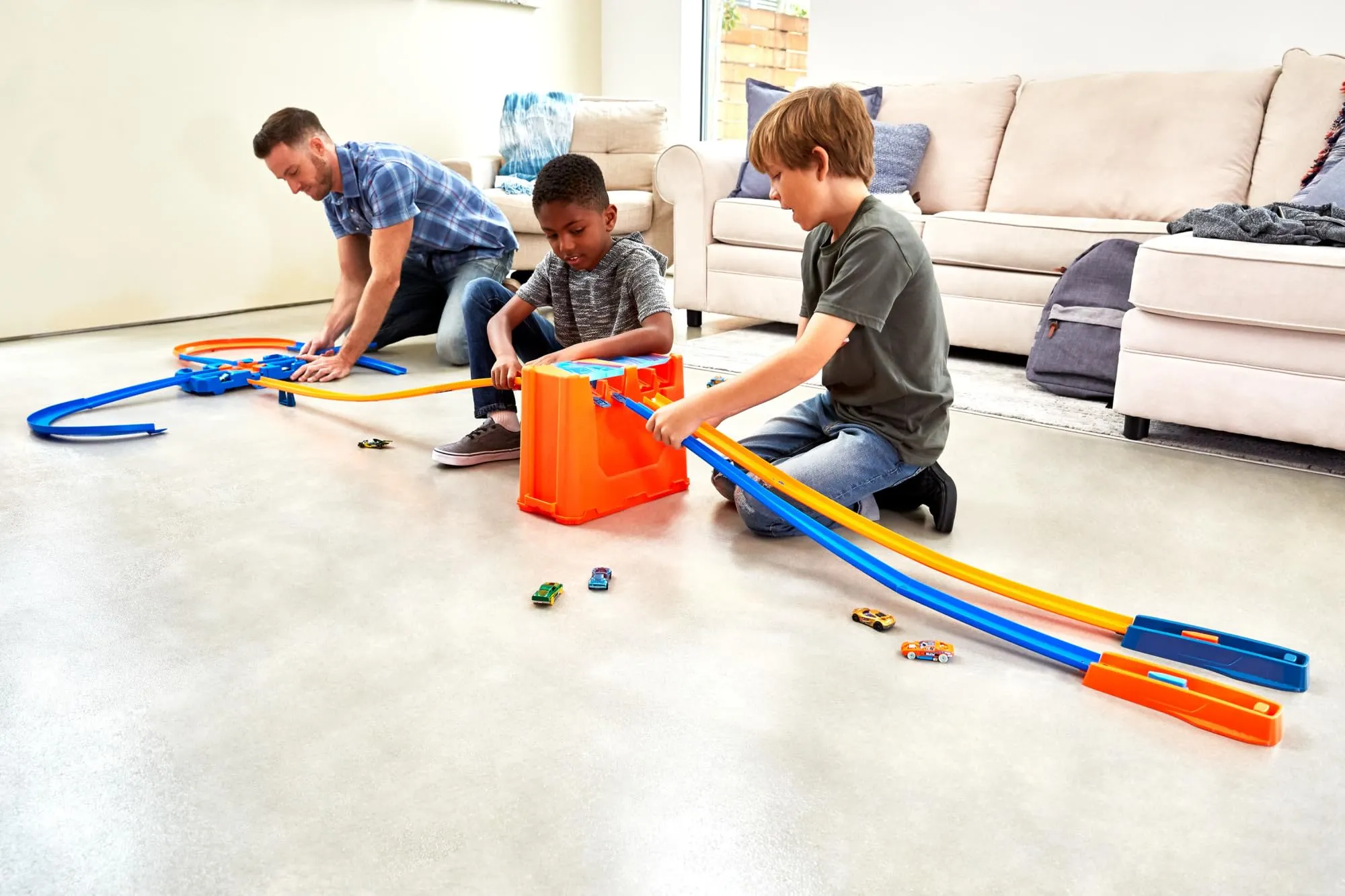 Hot Wheels Track Builder Deluxe Stunt Box with 1:64 Scale Car - immagine 2