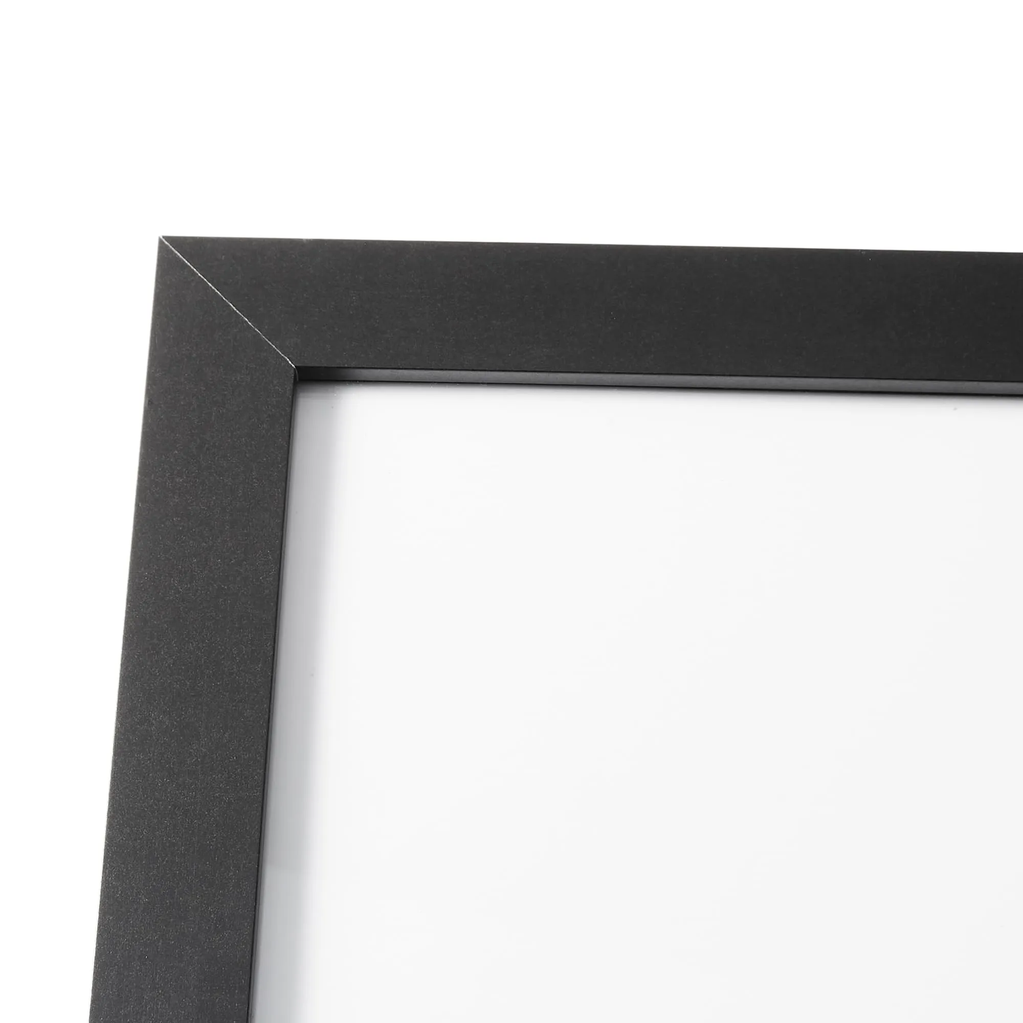 Amazon Basics Cornice Rettangolare in Legno per Poster/Foto, 61 x 91 cm, Nero - immagine 3