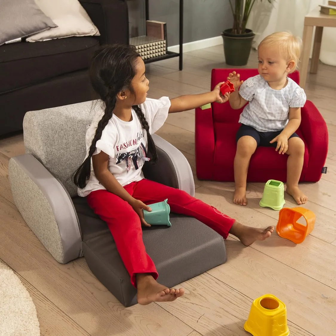 Chicco Twist Poltroncina per Bambini Trasformabile in Chaise Longue e Divanetto, 12+ Mesi, Rosso - immagine 2