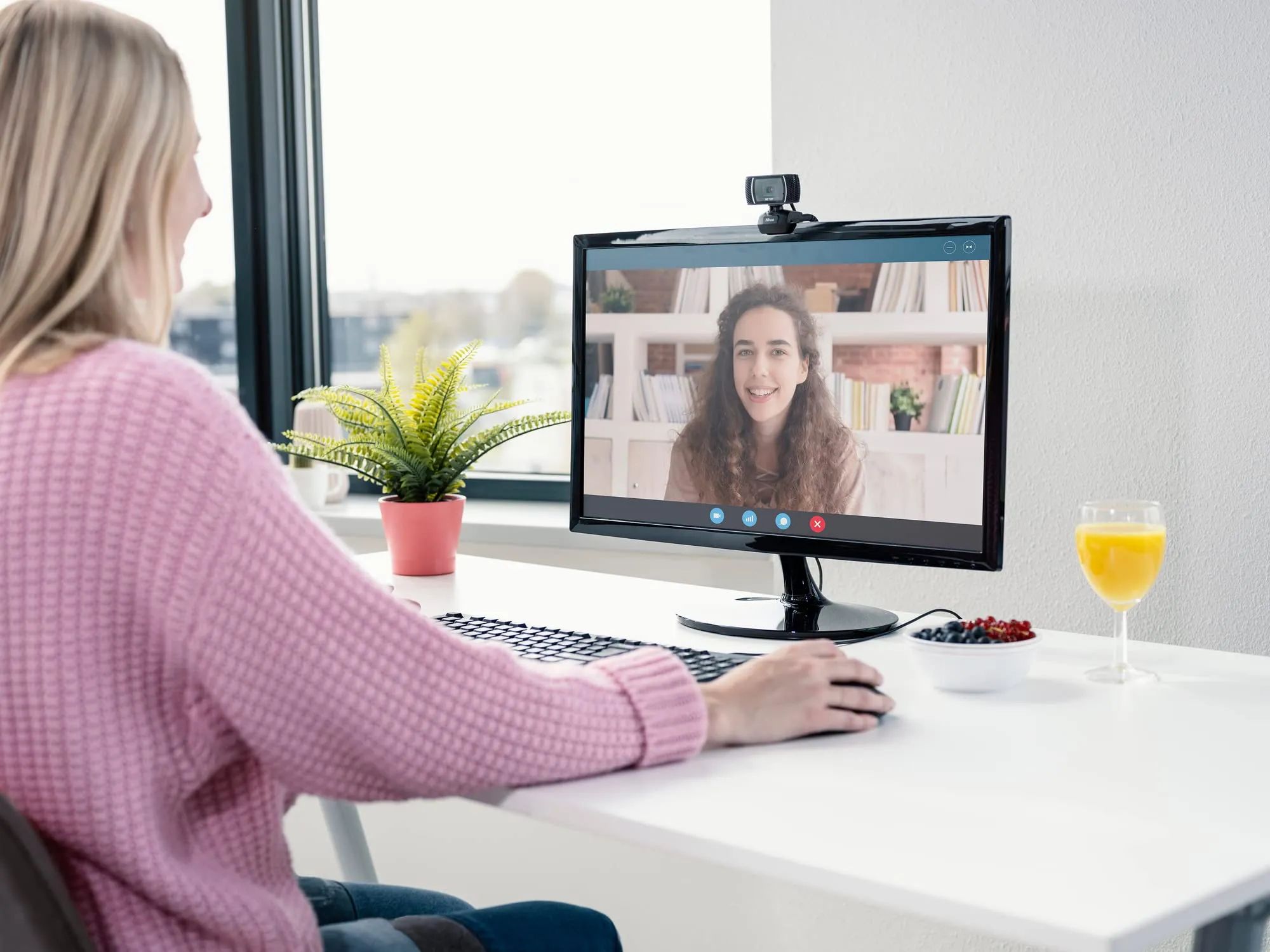 Trust Trino Webcam HD con Microfono Incorporato, 1280 x 720, USB 2.0 - Nero - immagine 6
