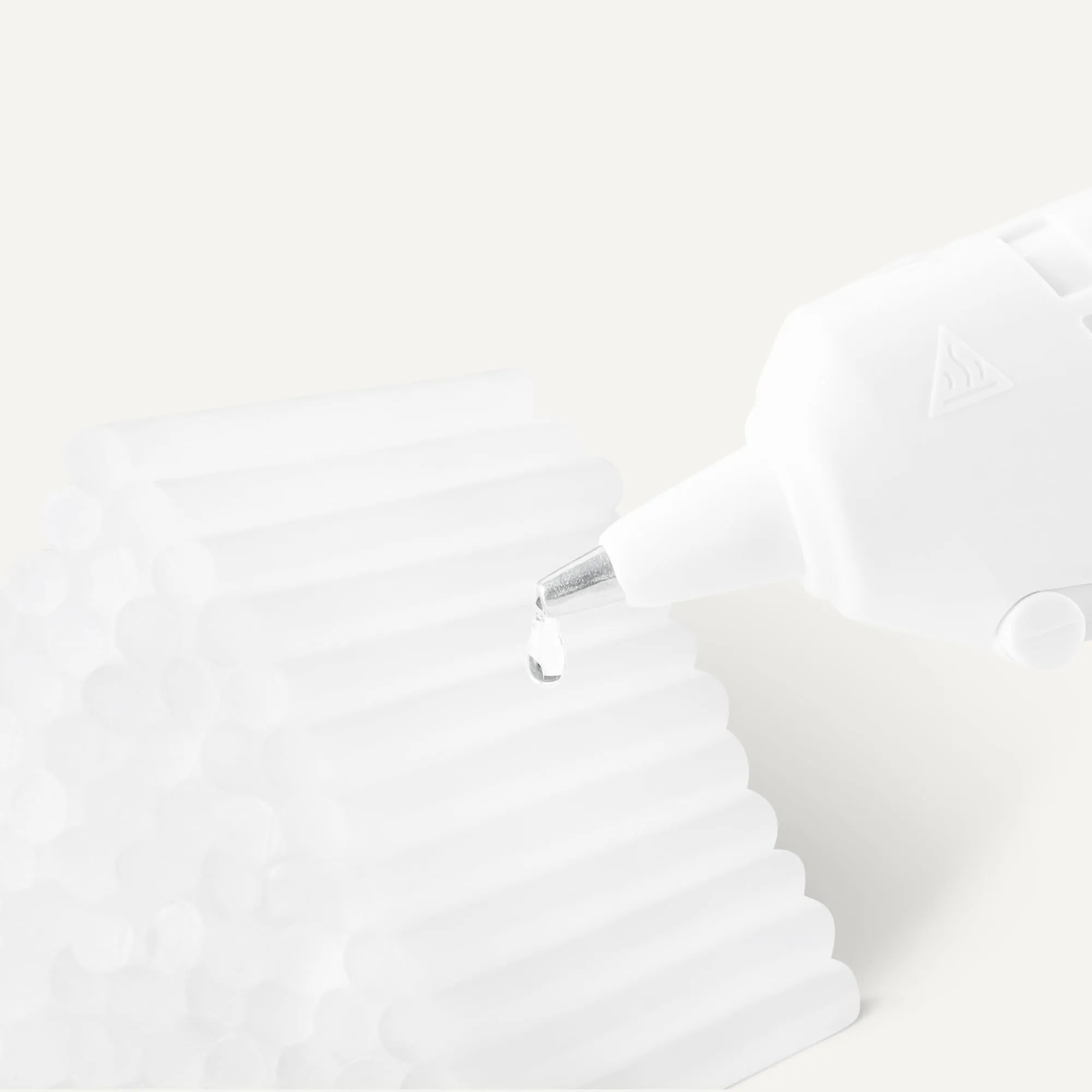 Amazon Basics Bastoncini di colla a caldo mini, 10,16 x 0,68 cm, confezione da 100, Trasparente - immagine 4
