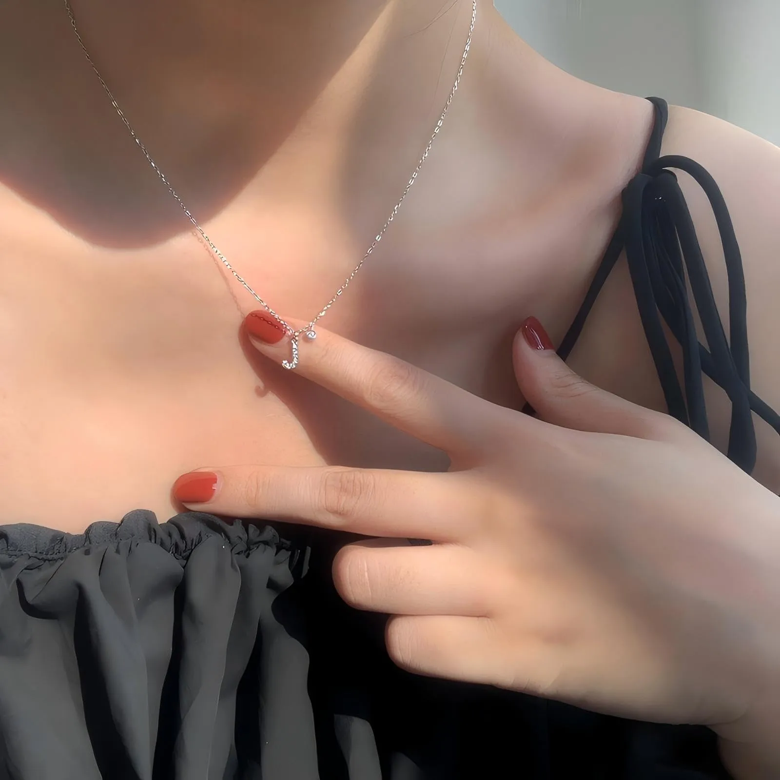 GUOYU Collana Iniziale Lettera J in Acciaio Inossidabile e Zirconi d'Argento per Donna - immagine 3