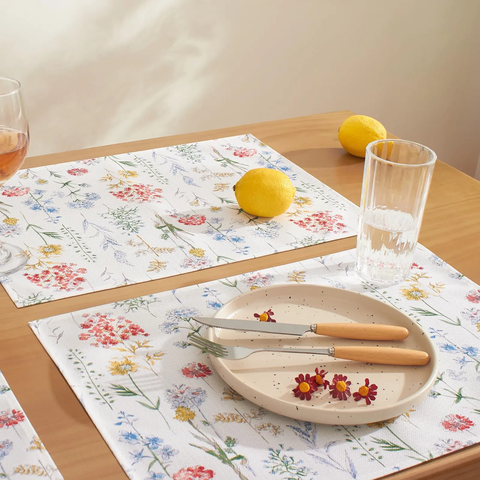 Softalker Set di 8 tovagliette all'americana floreali in poliestere, 30,5 x 45,7 cm - immagine 3