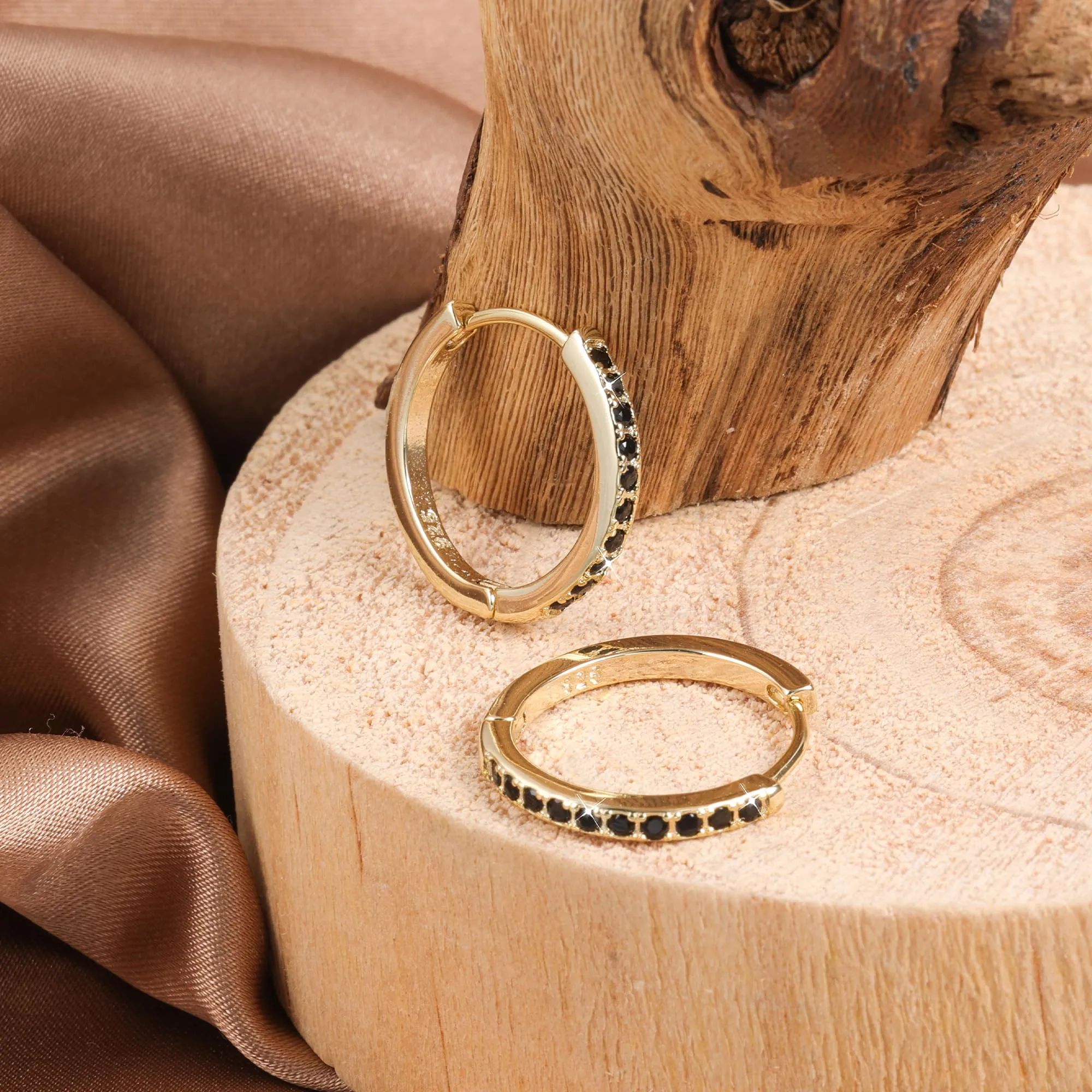 ALEXCRAFT Orecchini a Cerchio Huggie in Oro con Zirconi Neri, E3602 - immagine 5