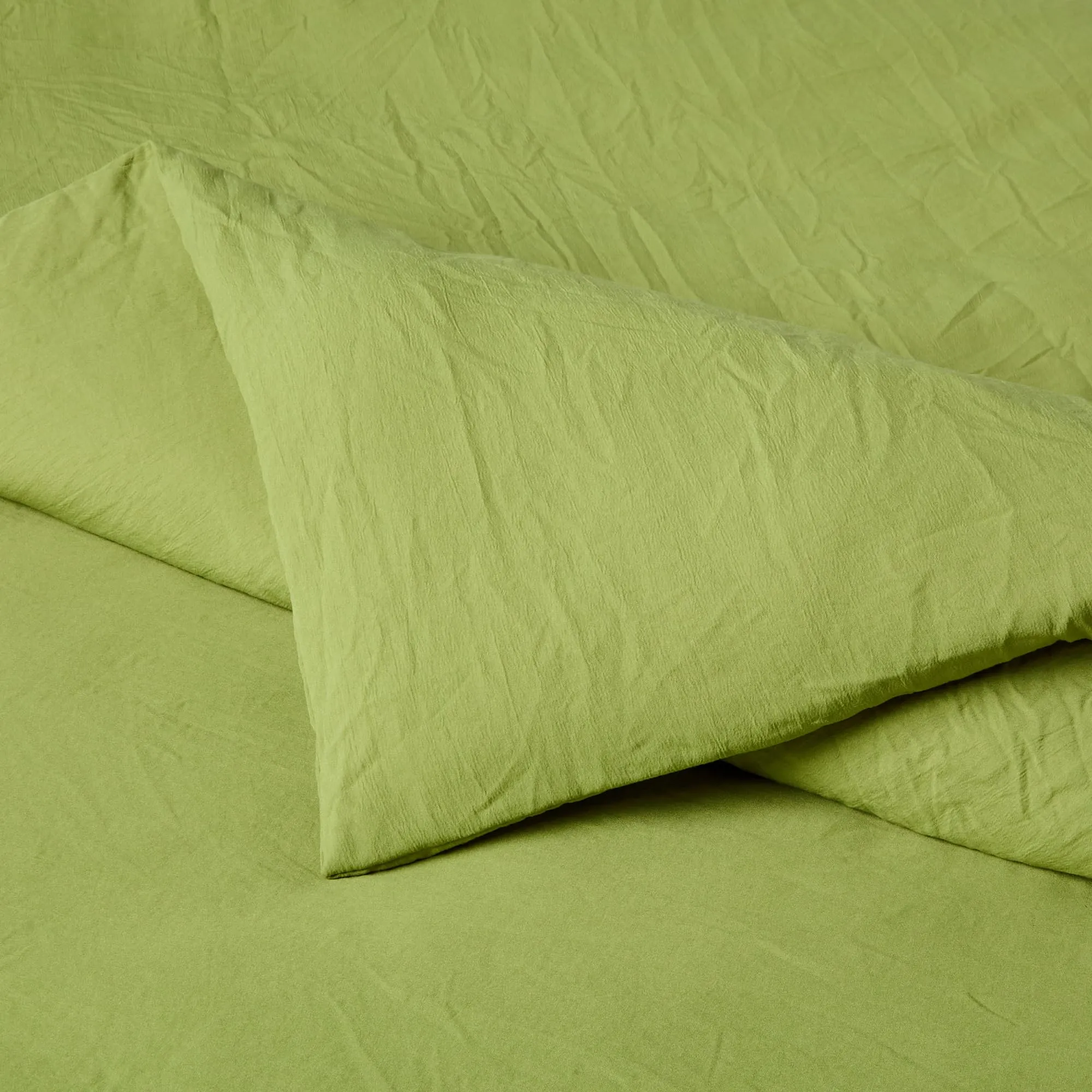 Amazon Basics Set Copripiumino in Microfibra Prelavata, 200x200 cm e 2 Federe 80x80 cm, Verde - immagine 3