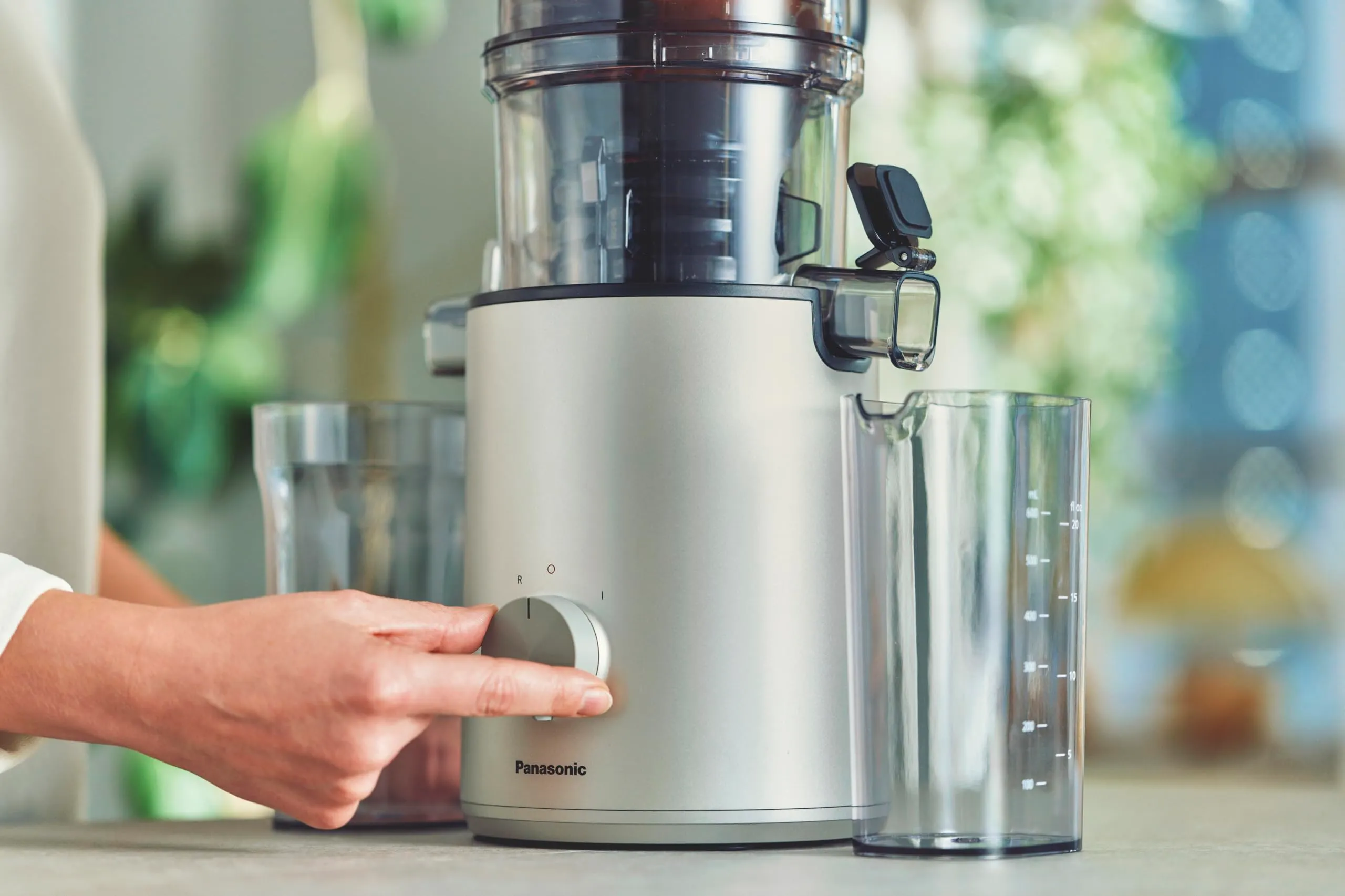 Panasonic MJ-L800HXE Slow Juicer - immagine 3