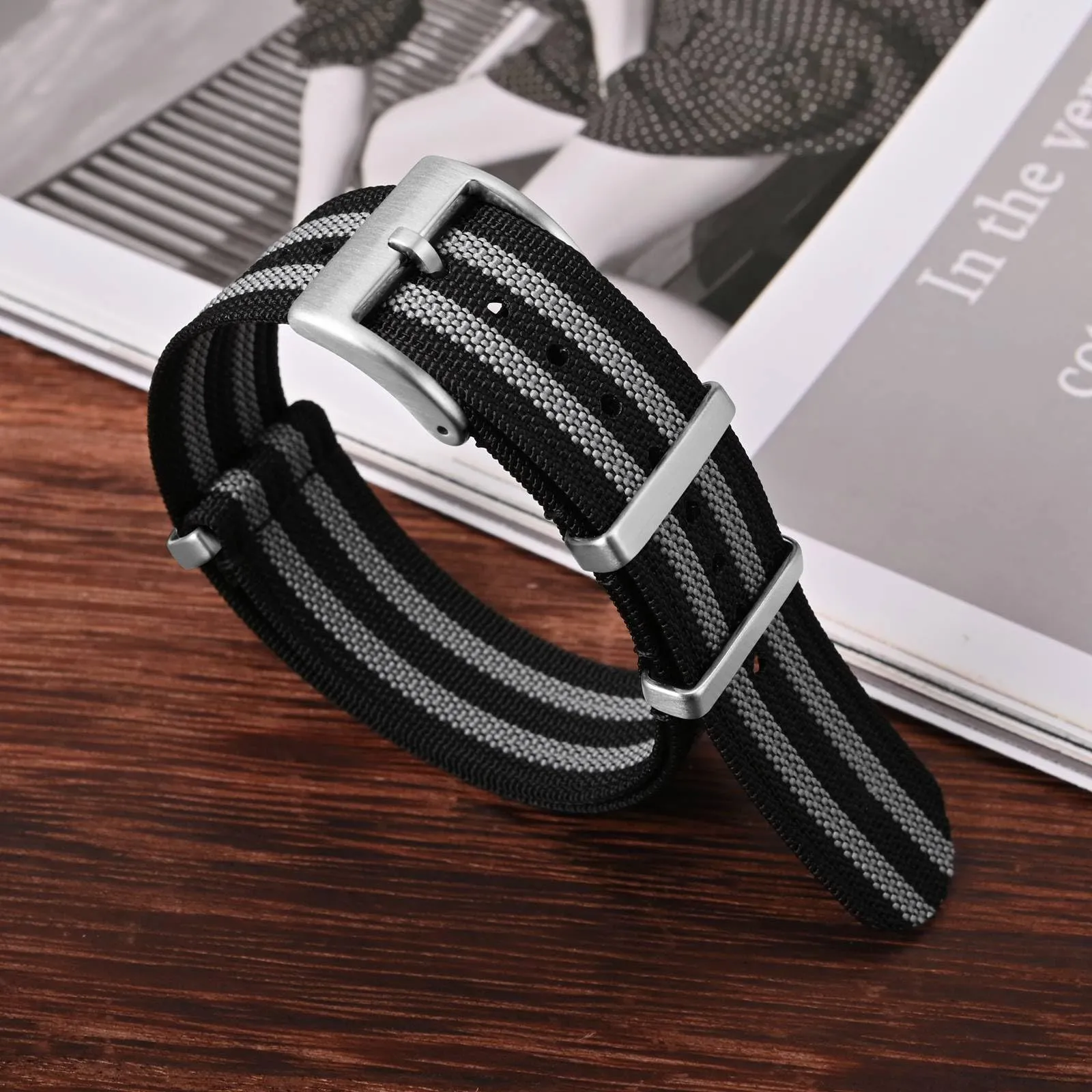ANNEFIT Cinturino per Orologio in Nylon 22mm con Fibbia in Acciaio Inossidabile (Nero/Grigio) - immagine 7