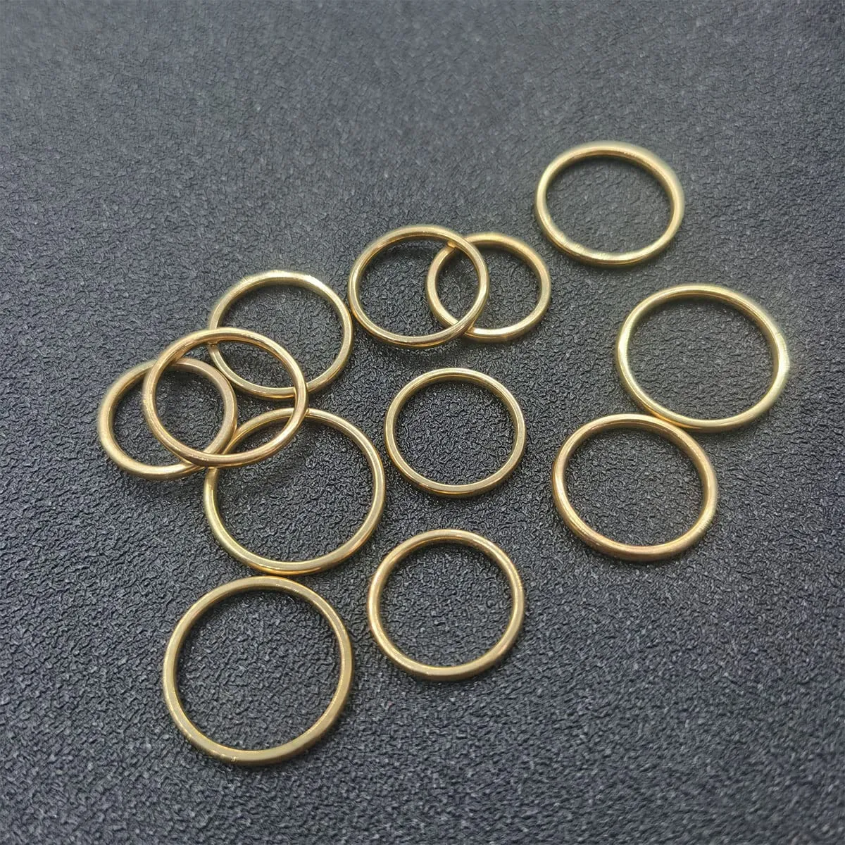 VELESAY Set di 12 Anelli Impilabili in Acciaio Inossidabile per Donna, Argento/Oro - immagine 5