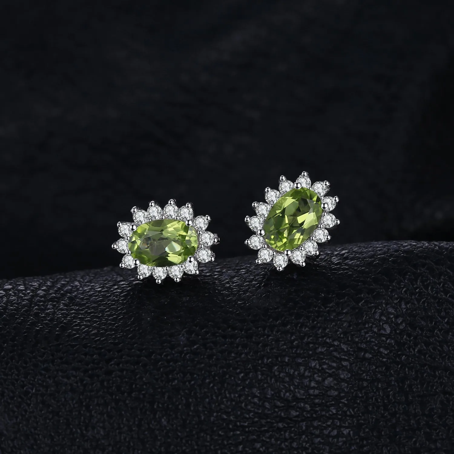 JewelryPalace Orecchini a Bottone in Argento 925 con Peridoto Verde Naturale, Taglio Ovale - immagine 3