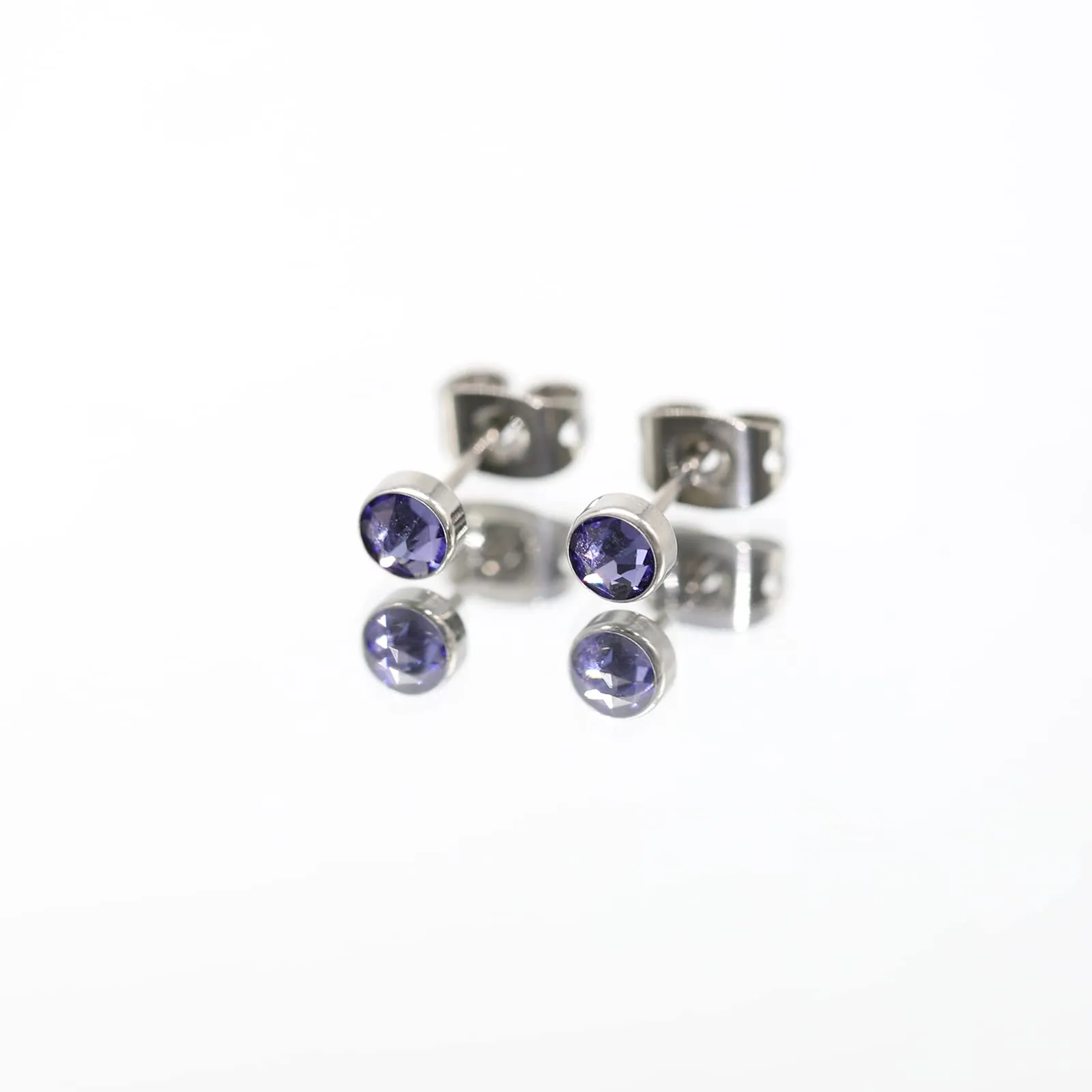 Artskin Orecchini a bottone in titanio G23 con zirconi tanzanite 4mm ipoallergenici - immagine 7