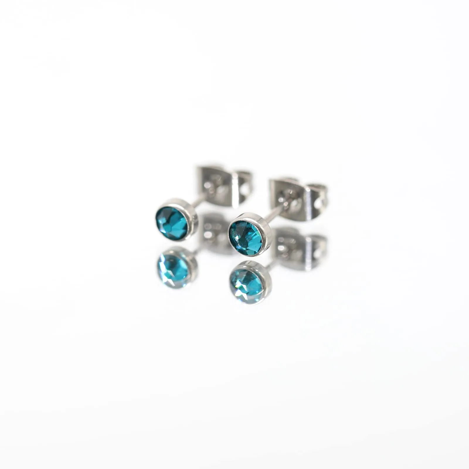 Artskin Orecchini a bottone in titanio zircone blu ipoallergenici 5 mm - immagine 6