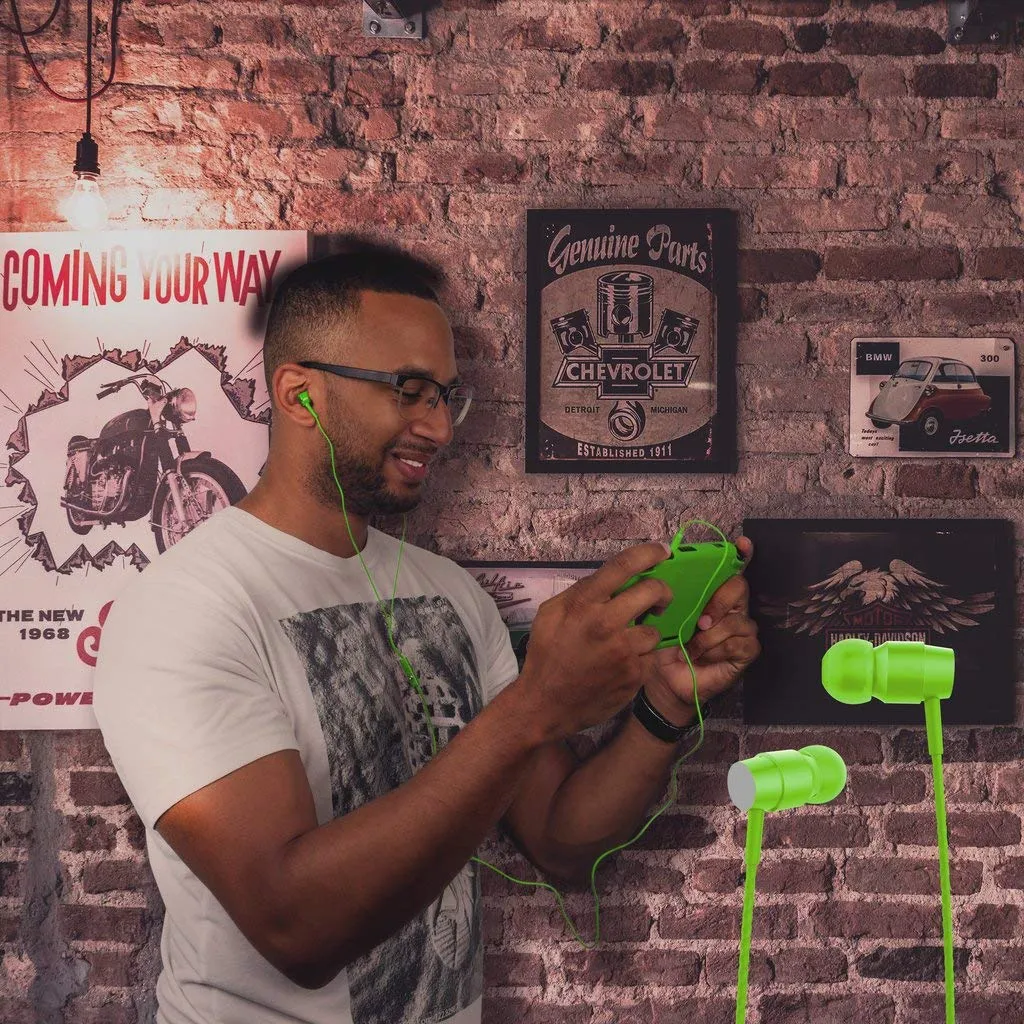 Orzly Accessori per Nintendo Switch - Custodia, Copertura Giochi, Pellicola Protettiva, Grip Case, Cavo USB e Cuffie - Verde - immagine 6
