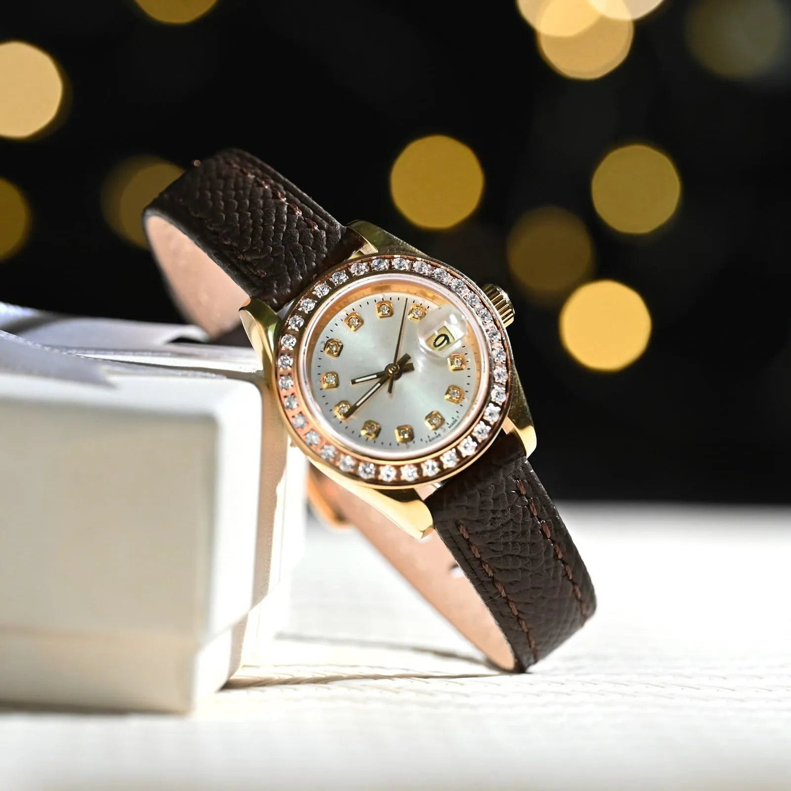 WOCCI Grace Cinturino per Orologio da Donna 14mm, Pelle Grana Superiore, Sgancio Rapido, Fibbia Oro, Marrone Scuro - immagine 2