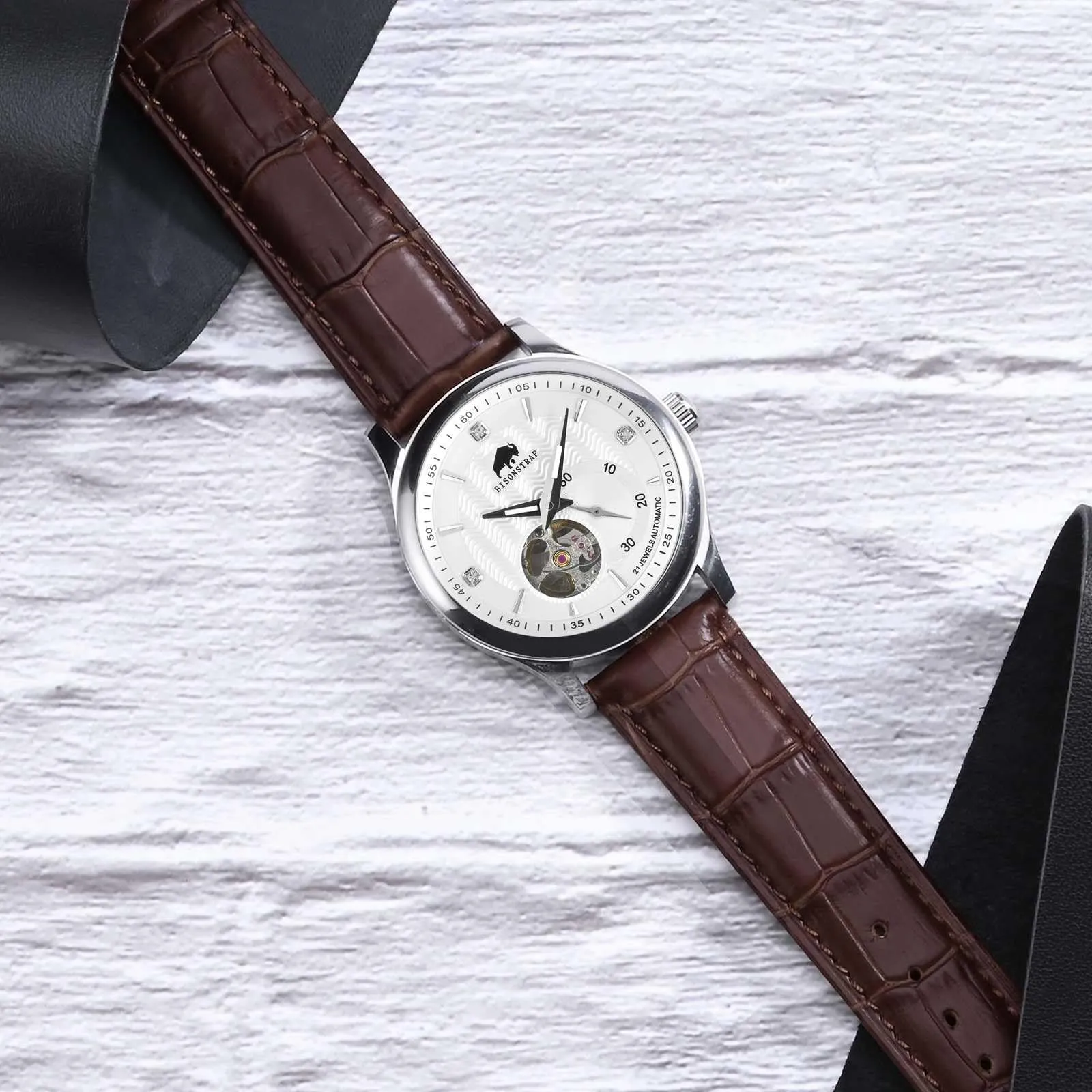 BISONSTRAP Cinturino per Orologi 19mm in Pelle Goffrata Alligatore, Marrone Caffè con Fibbia Argento - immagine 2
