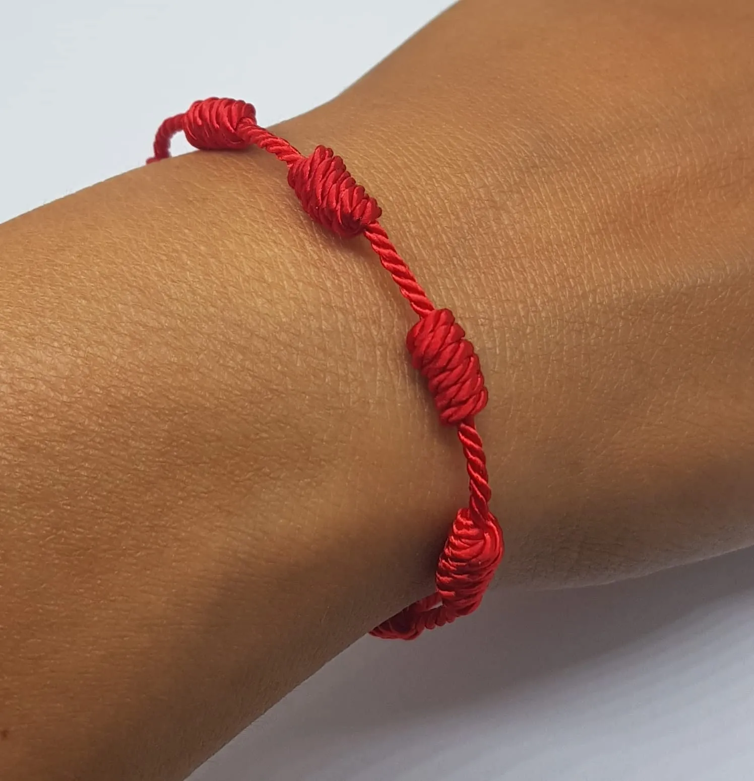 MYSTIC JEWELS Braccialetto Cabala in filo rosso con 7 nodi, unisex regolabile, 2 pezzi - immagine 3