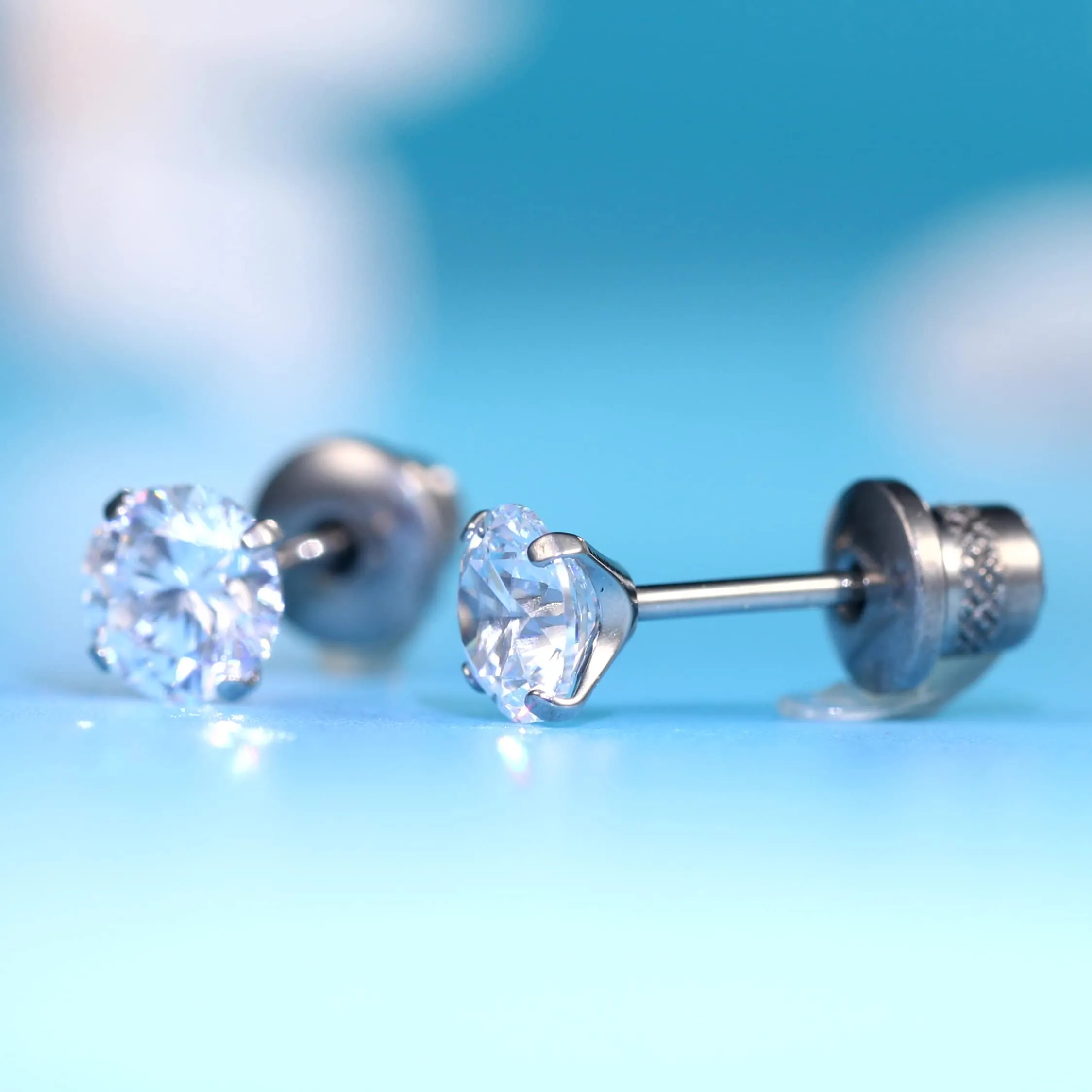 Limerencia G23 Orecchini in Titanio con Zircone Cubica, 5mm, Bianco - immagine 7