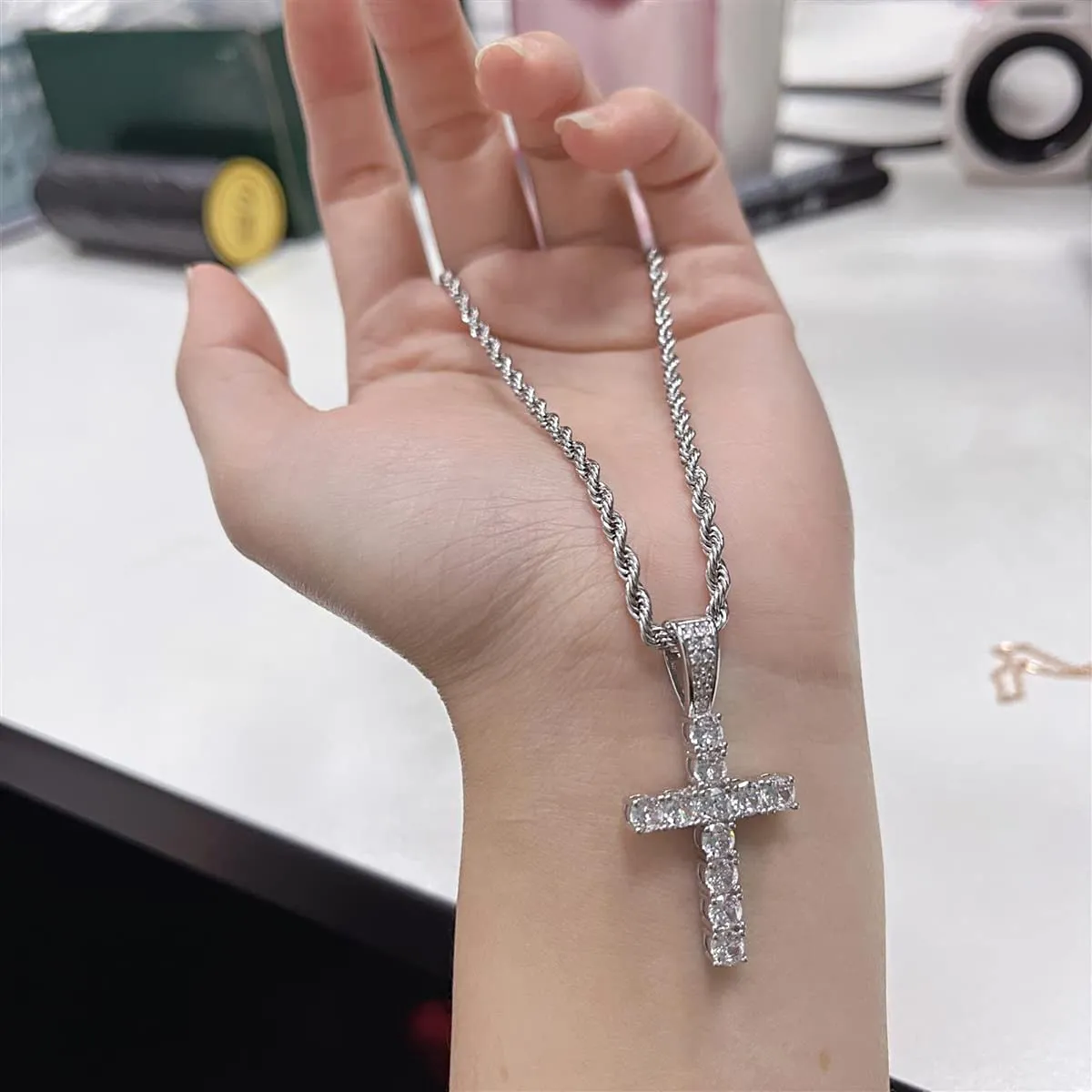KONFEN Collana Croce in Acciaio Inossidabile con Zirconi, 60cm, Argento - immagine 2