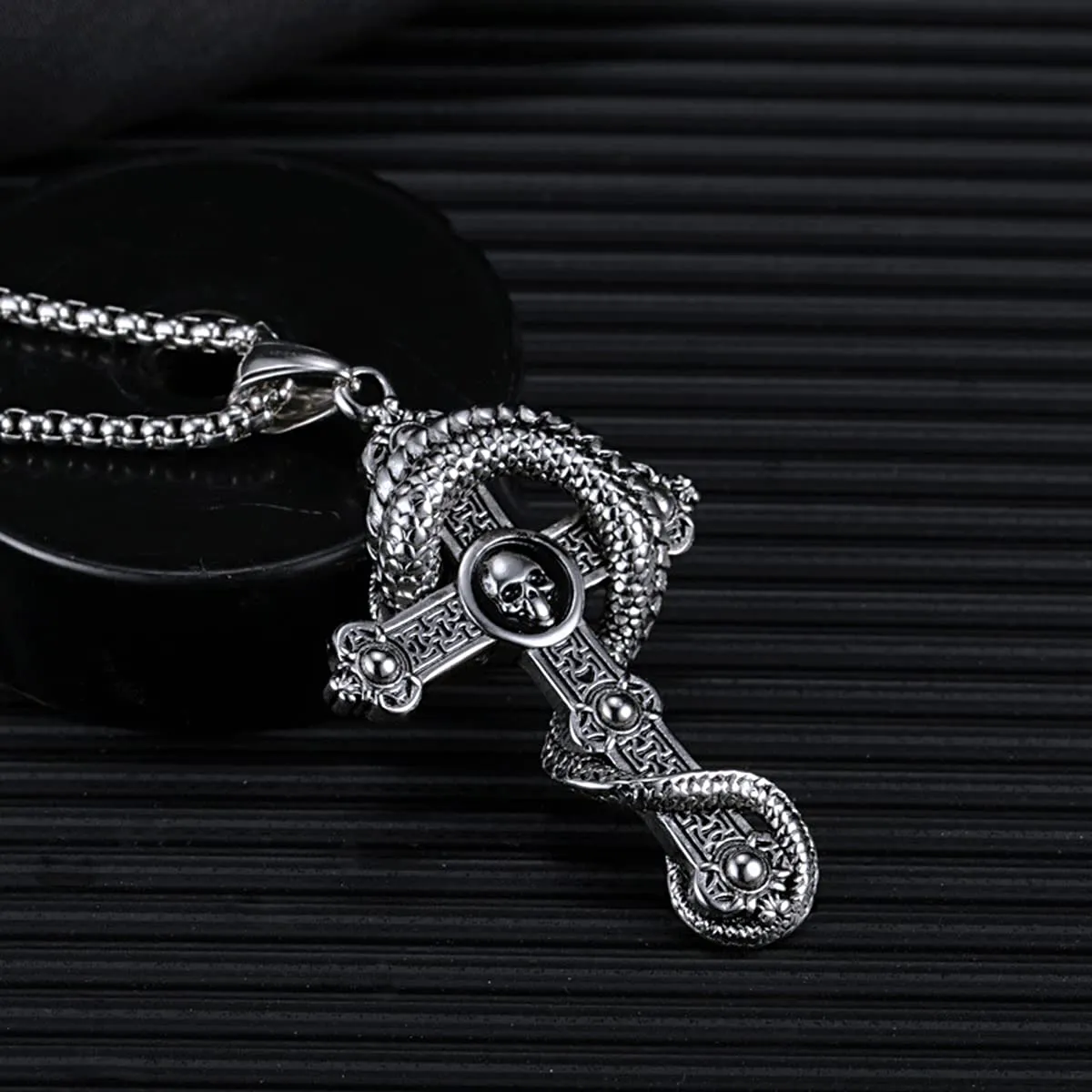 KONFEN Collana Croce e Cranio in Acciaio Inossidabile, 70cm - immagine 3
