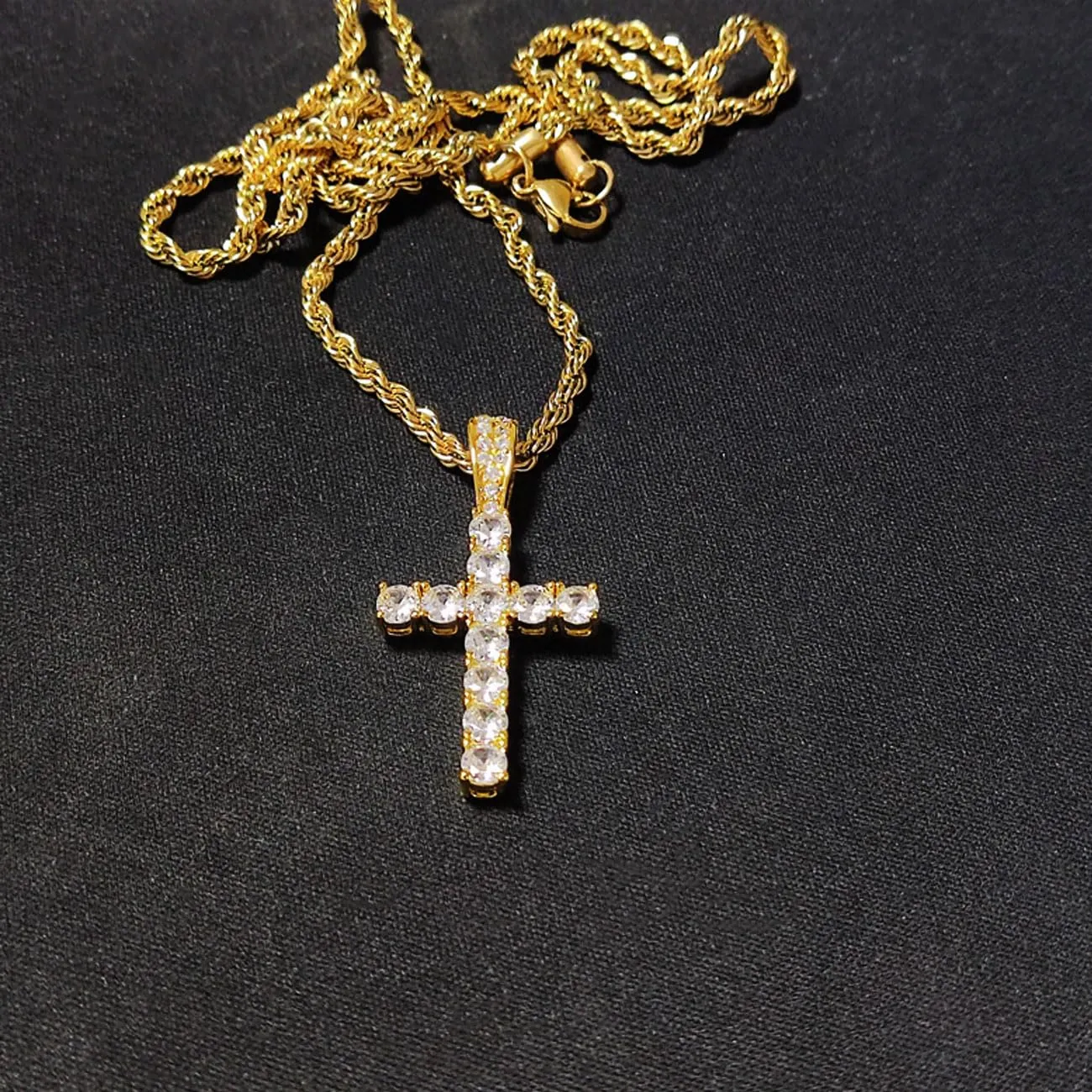 KONFEN Collana con Croce in Acciaio Inossidabile e Zirconi, 60cm, Oro - immagine 2