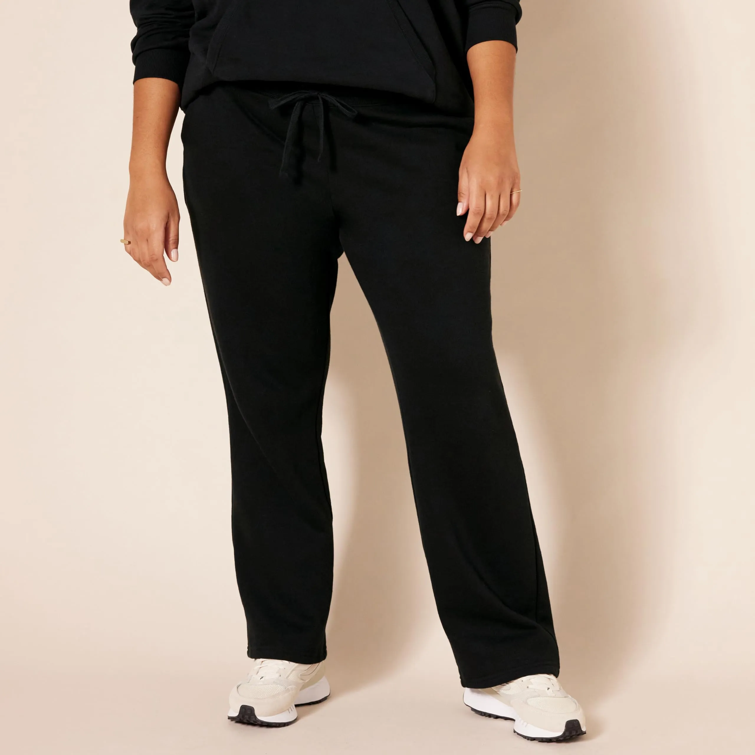 Amazon Essentials Pantaloni Tuta da Donna a Gamba Dritta in Pile, Nero, XL - immagine 3