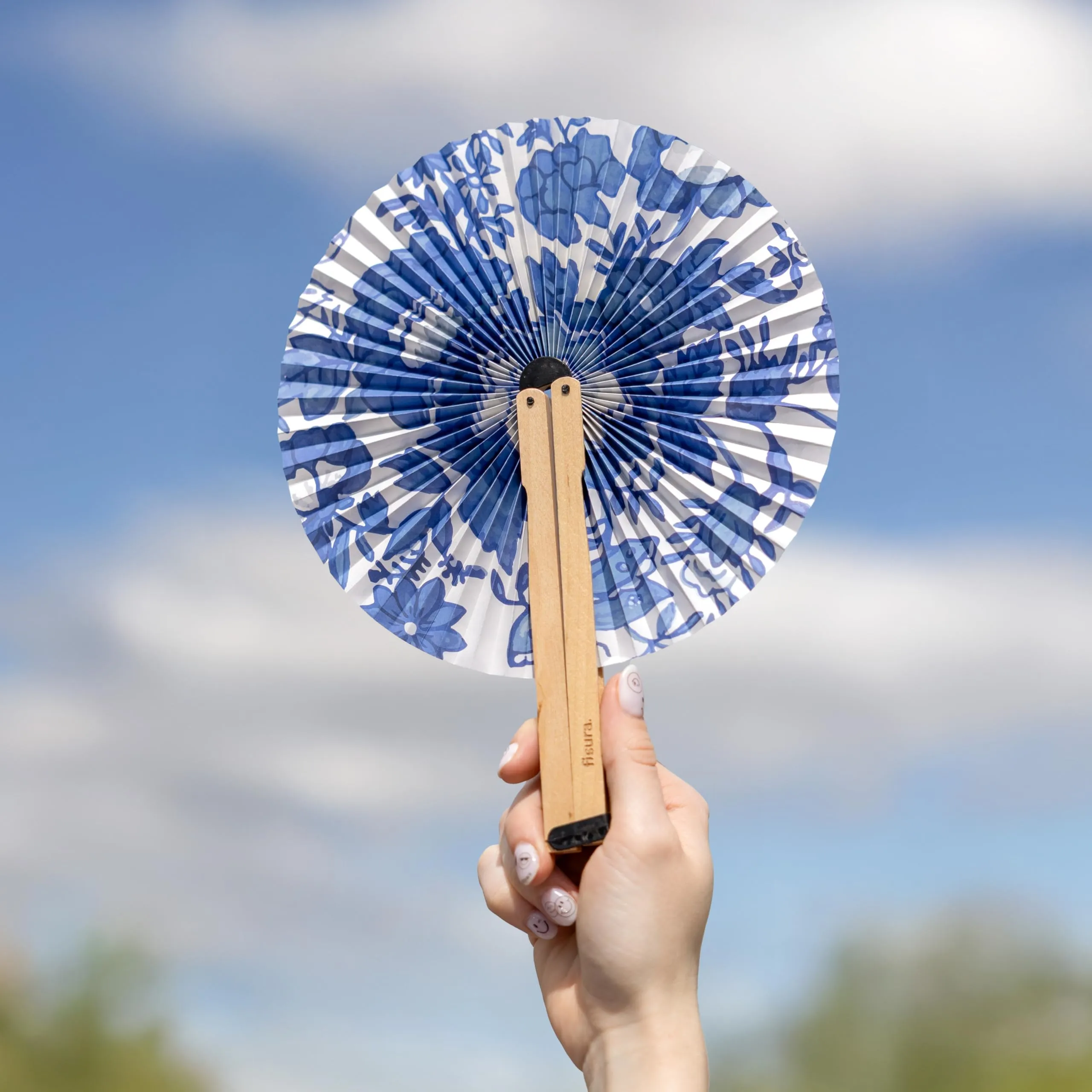 Fisura Ventaglio Pieghevole in Carta con Fiori Blu - immagine 7