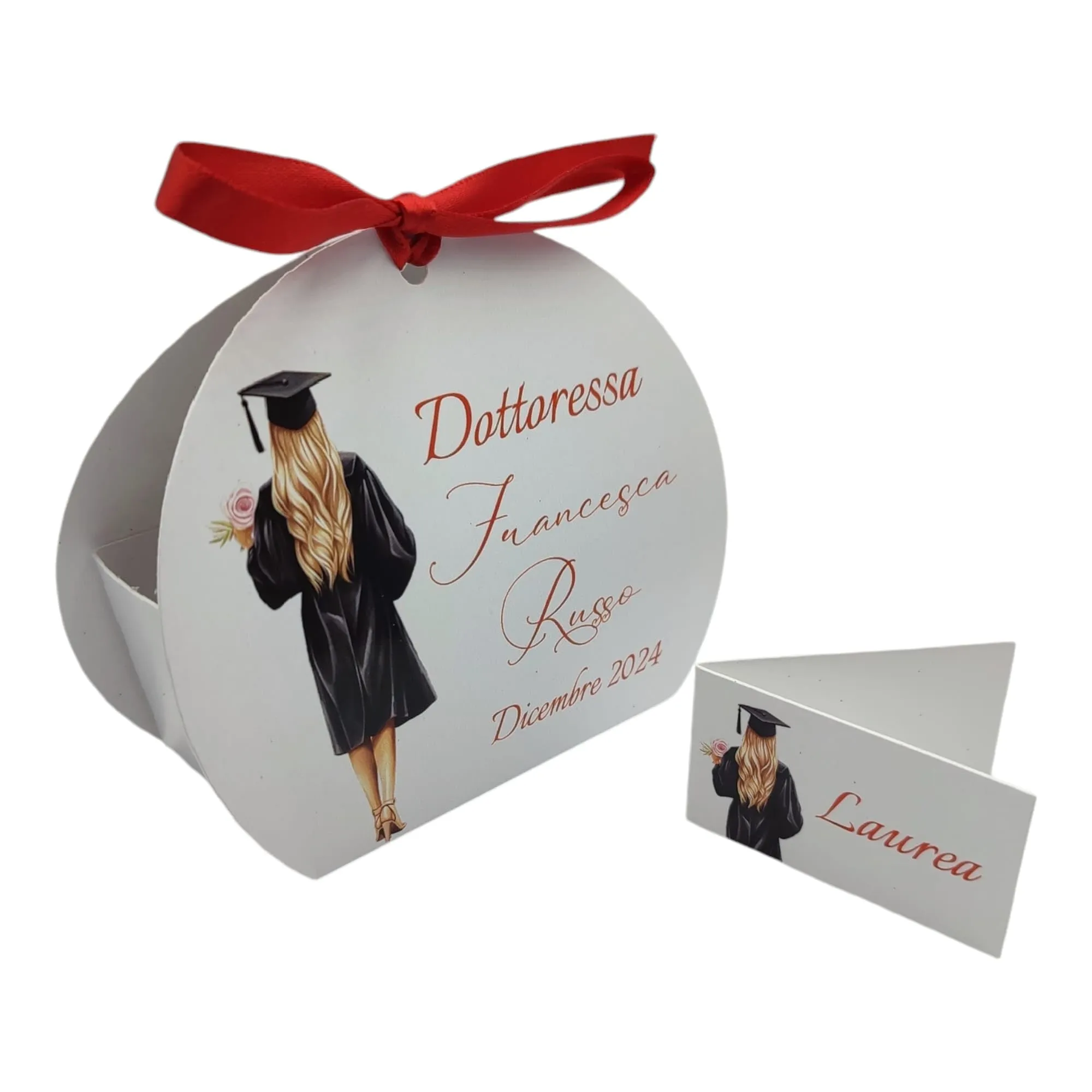PV Grafik 24 Bomboniere Laurea Personalizzate con Nome, Scatoline Portaconfetti con Bigliettini e Nastri (Tunna L1) - immagine 1