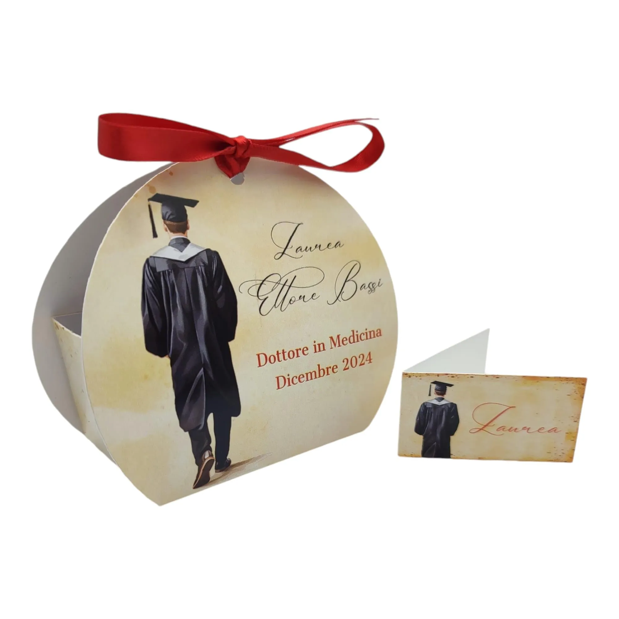 PV Grafik 24 Bomboniere Laurea Personalizzate con Nome, Scatoline Portaconfetti con Bigliettini e Nastri (Tunna 6L) - immagine 1