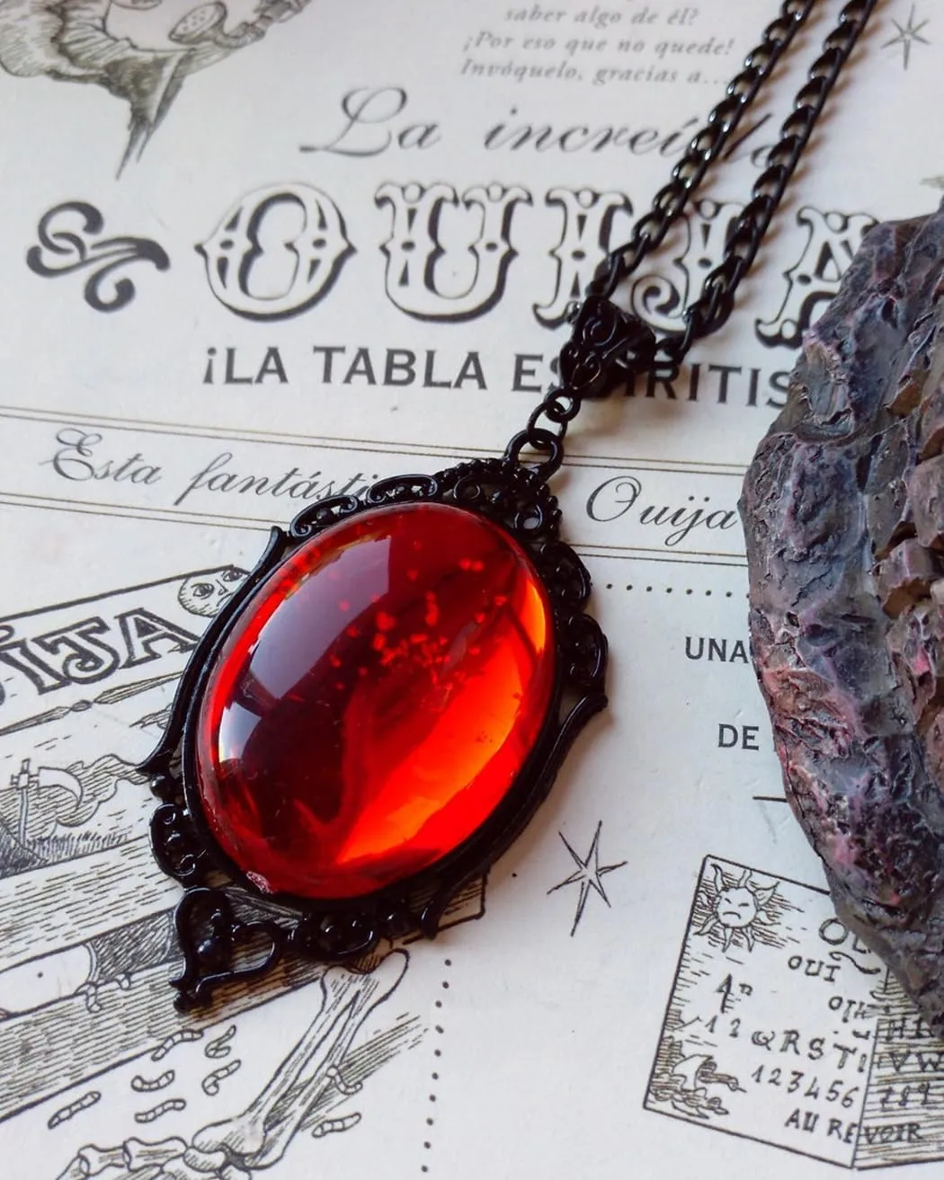 GTYARYUA Collana con Ciondolo Gotico di Cristallo, Regolabile, Rosso - immagine 2