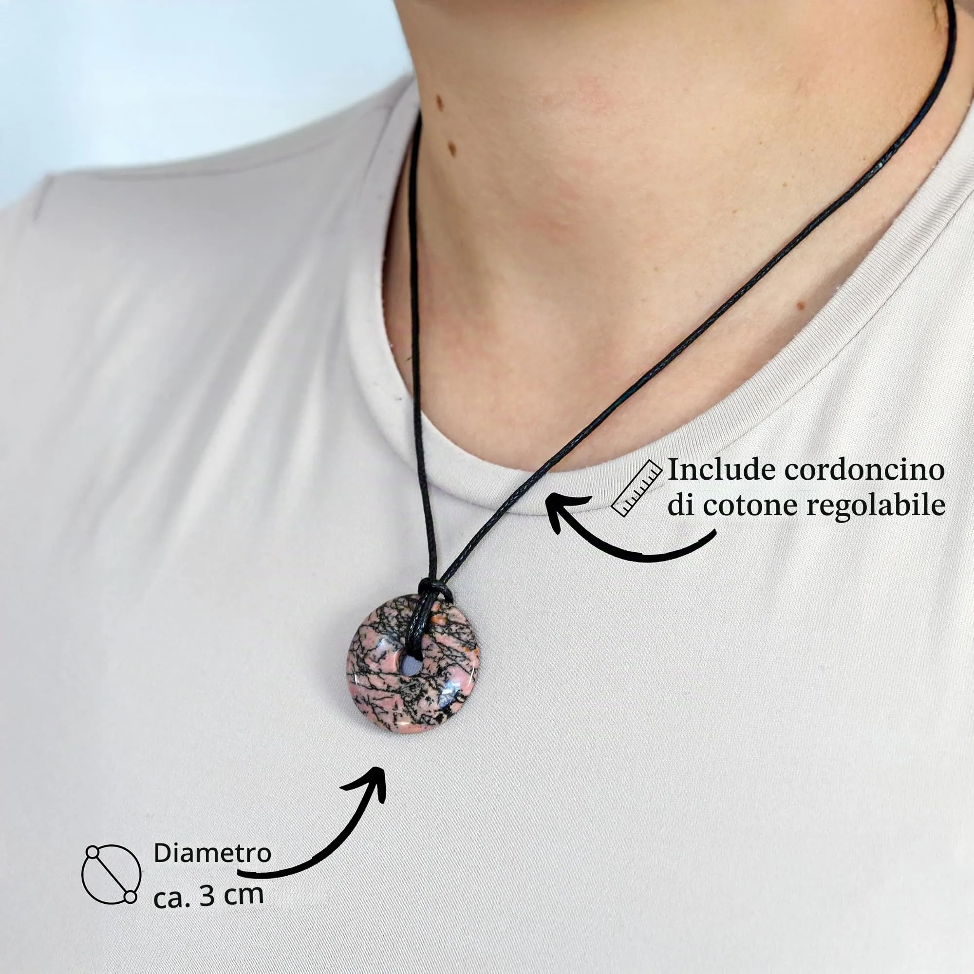 Lebensquelle Plus Donut in pietra preziosa Rodonite 30 mm con cordoncino in cotone e scheda pietra - immagine 2