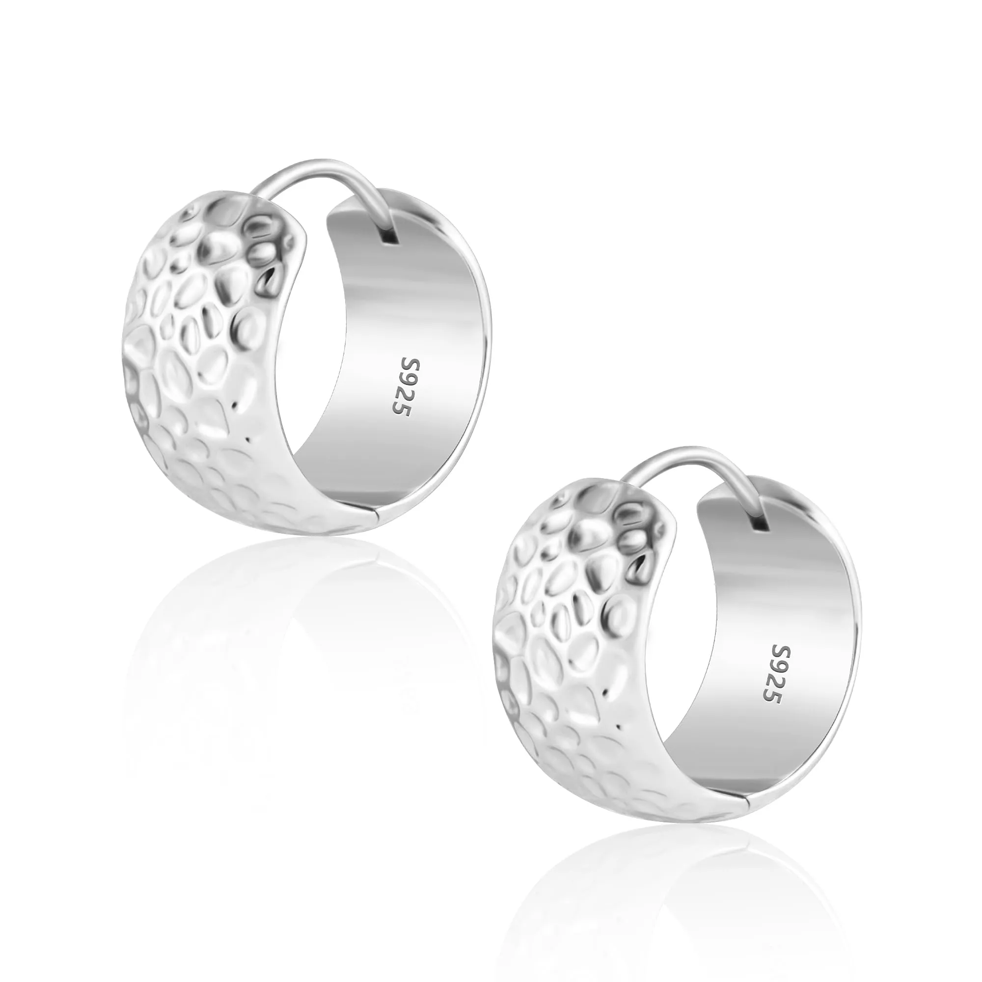 KISSPAT Orecchini a Cerchio Huggie in Argento Martellato, 18 mm, KPDE854S - immagine 1
