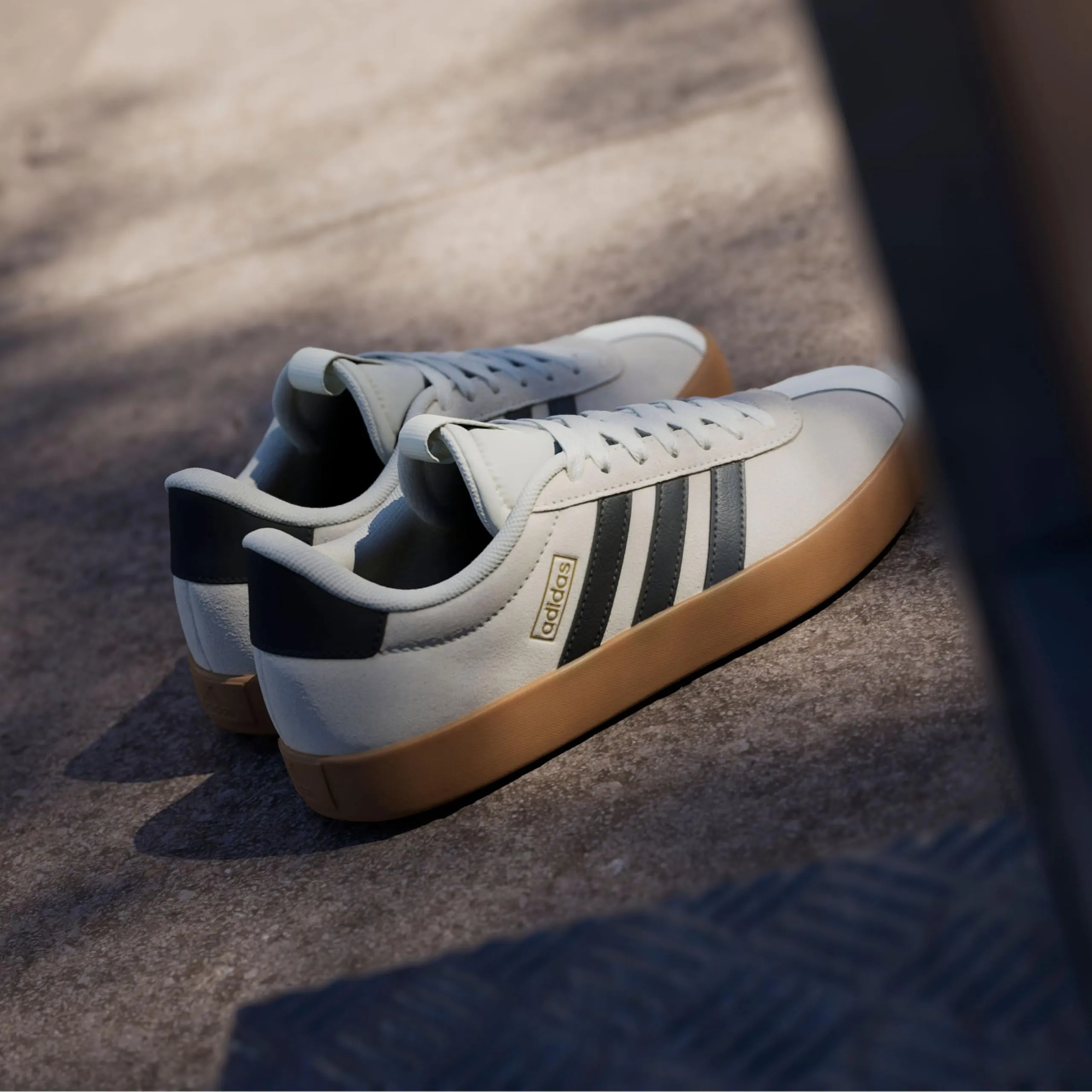 adidas VL Court 3.0 Shoes, Off White/Grey Six/Gold Metallic, 36 2/3 EU - immagine 2