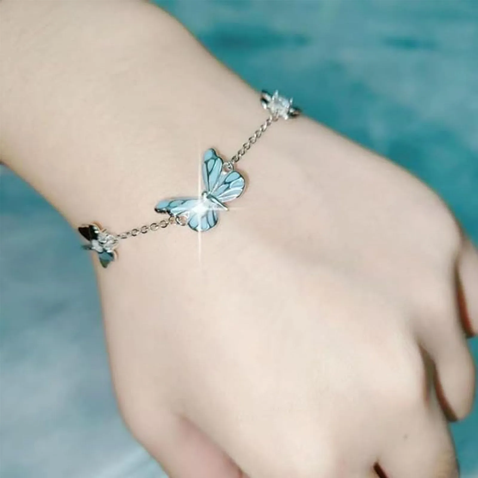FTEAEYJLH Set Collana e Bracciale con Ciondolo a Farfalla Luminosa, Acciaio Inossidabile, Argento - immagine 2