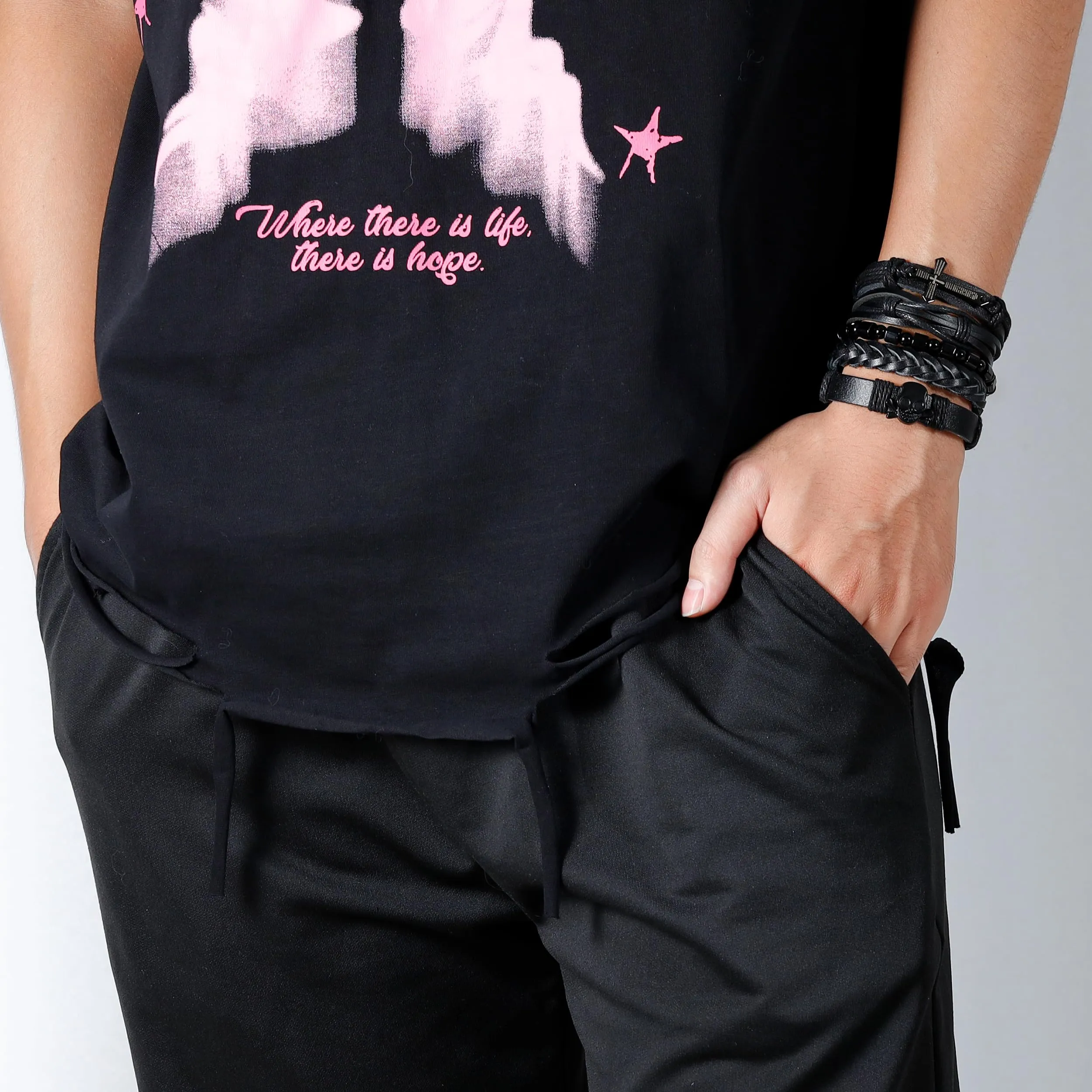 Manfnee Set di 5 Bracciali in Pelle PU e Corda Punk Rock Croce e Teschio per Uomo e Donna - immagine 4