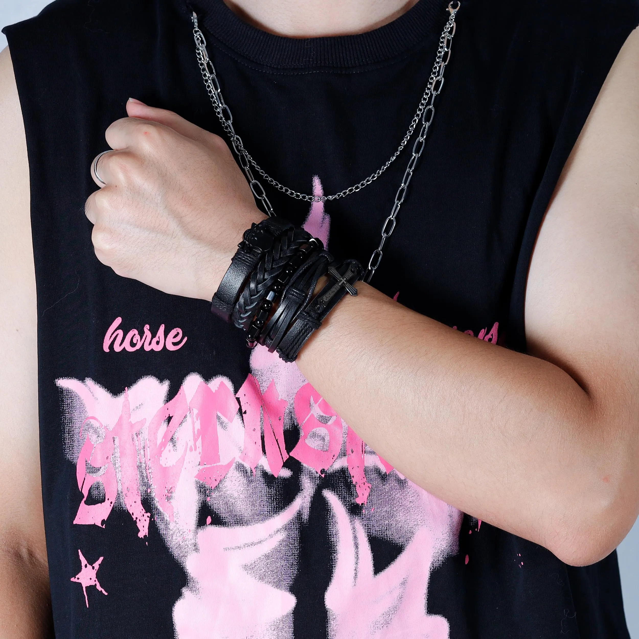 Manfnee Set di 5 Bracciali in Pelle PU e Corda Punk Rock Croce e Teschio per Uomo e Donna - immagine 5