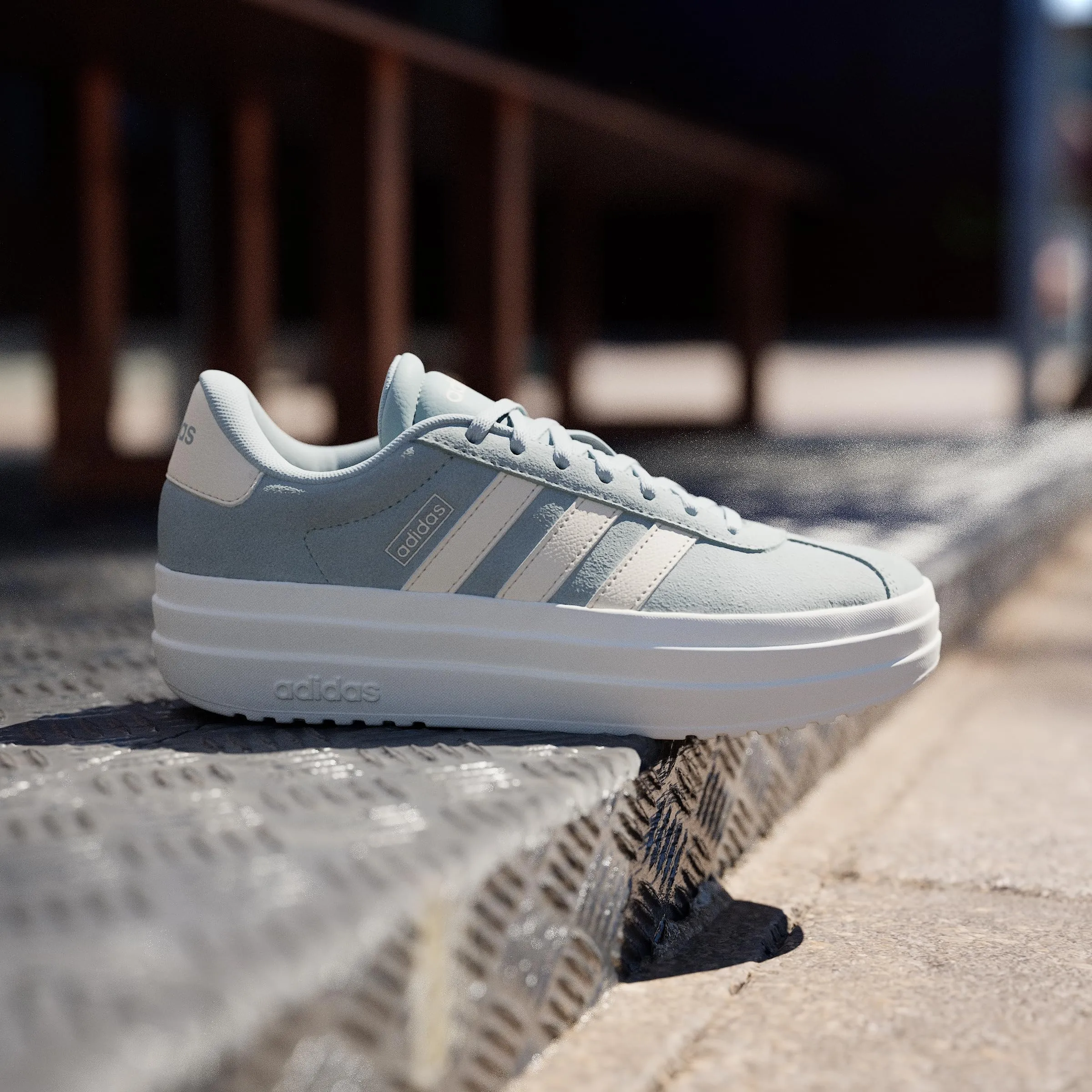 adidas VL Court Bold Shoes - Wonder Sage/Wonder White/Off White - 40 2/3 EU - immagine 2
