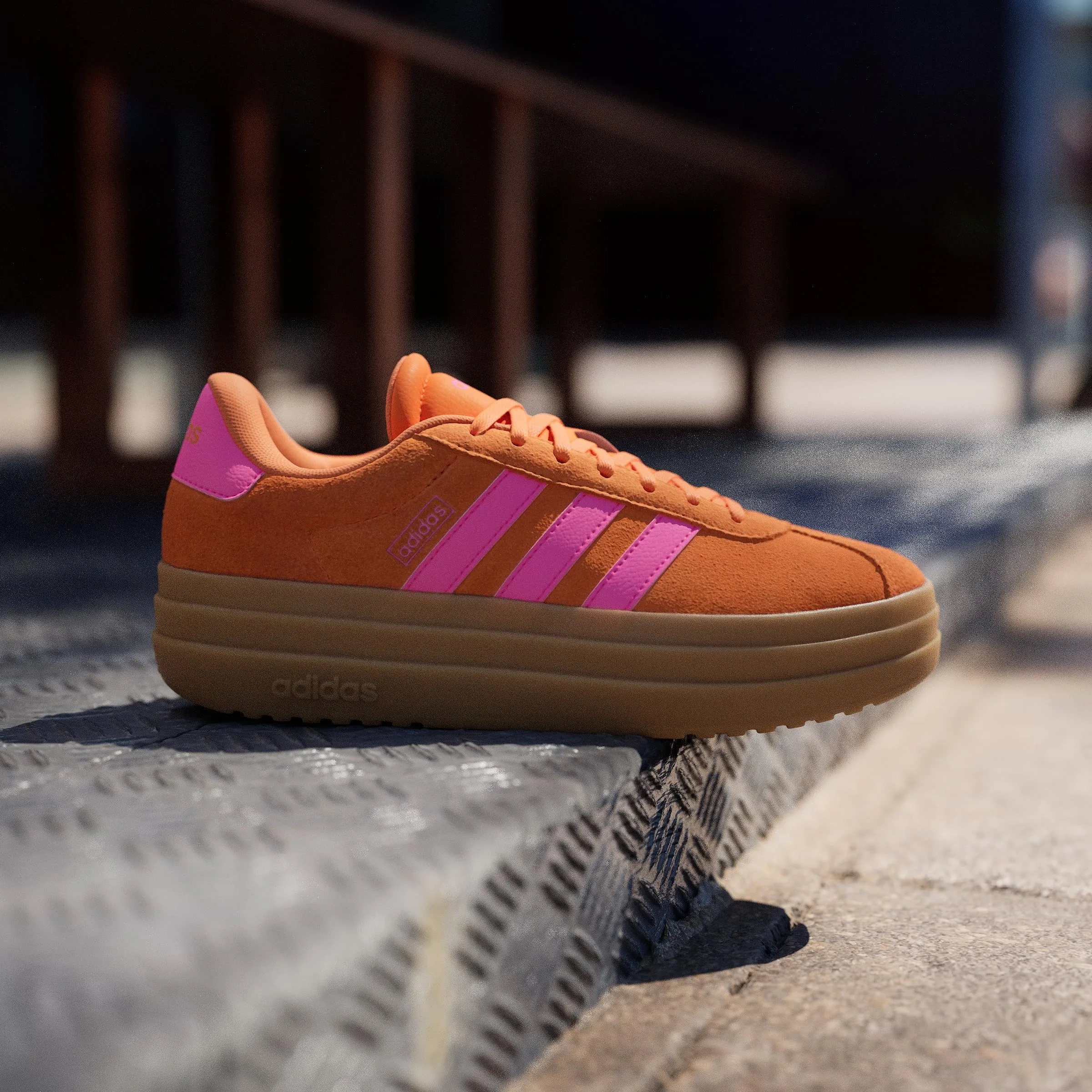 adidas Donna VL Court Bold Shoes - Pure Orange/Lucid Pink/Gum 3 - 41 1/3 EU - immagine 2