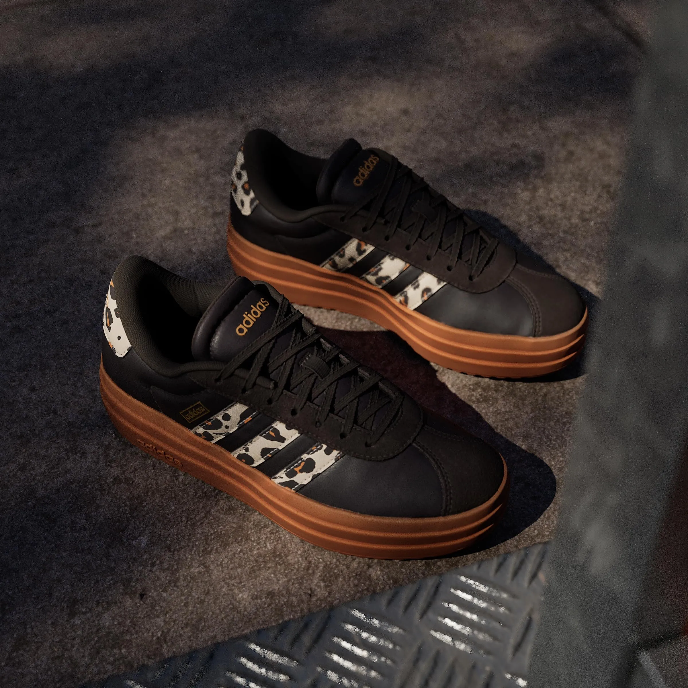 adidas VL Court Bold Shoes, Aurora Coffee/Crystal Linen/Matte Gold, 40 EU - immagine 2