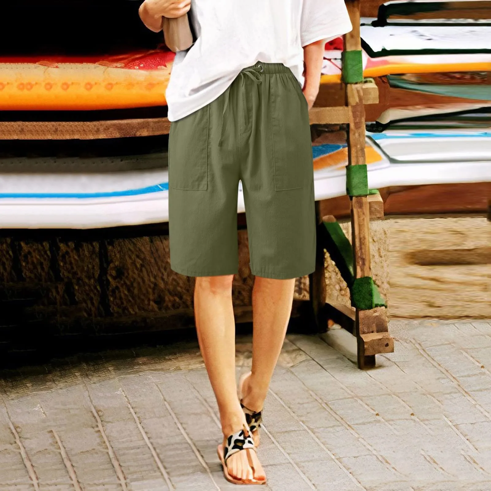 Generico Bermuda Donna Estivi Curvy, Pantaloncini Vita Alta Lunghezza al Ginocchio Cargo con Tasche per Trekking, Viaggi e Sport - immagine 3