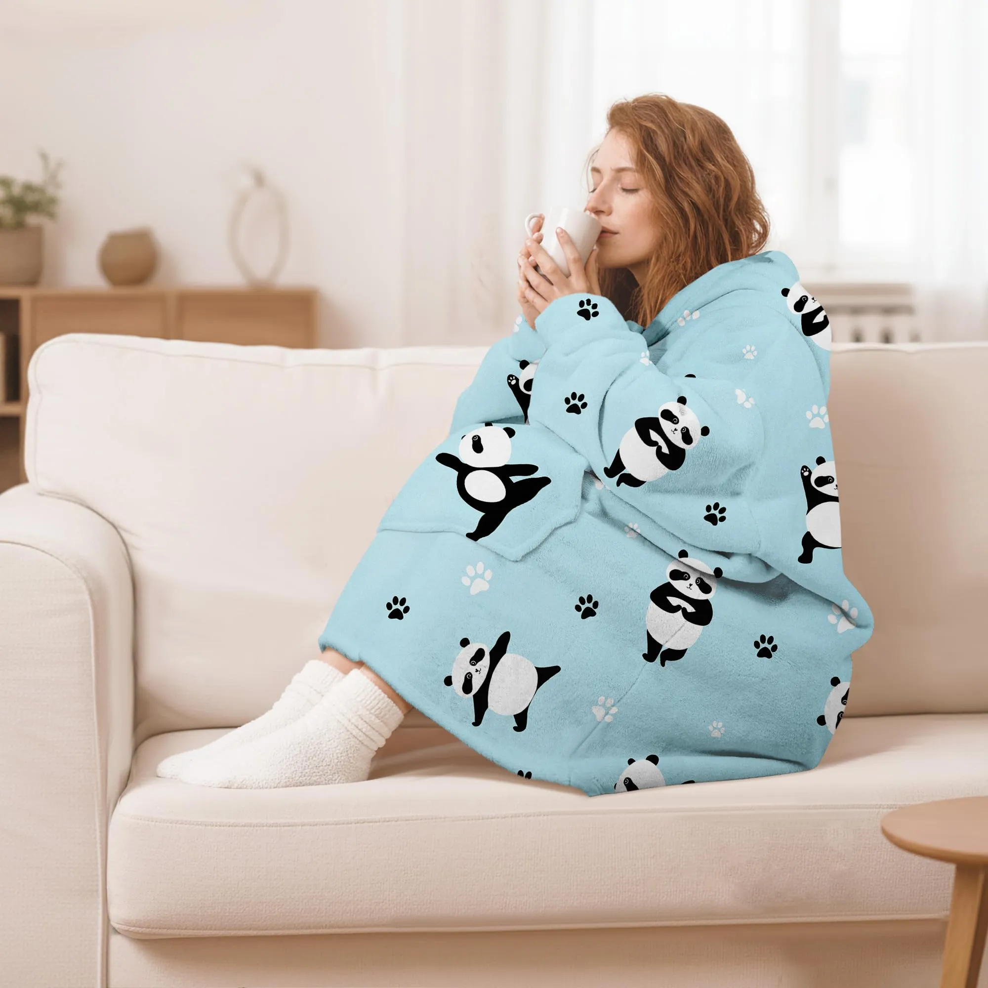Queenshin Felpa Coperta Indossabile con Cappuccio Panda Blu, Poncho in Pile Sherpa Oversize per Donna e Uomo - immagine 2