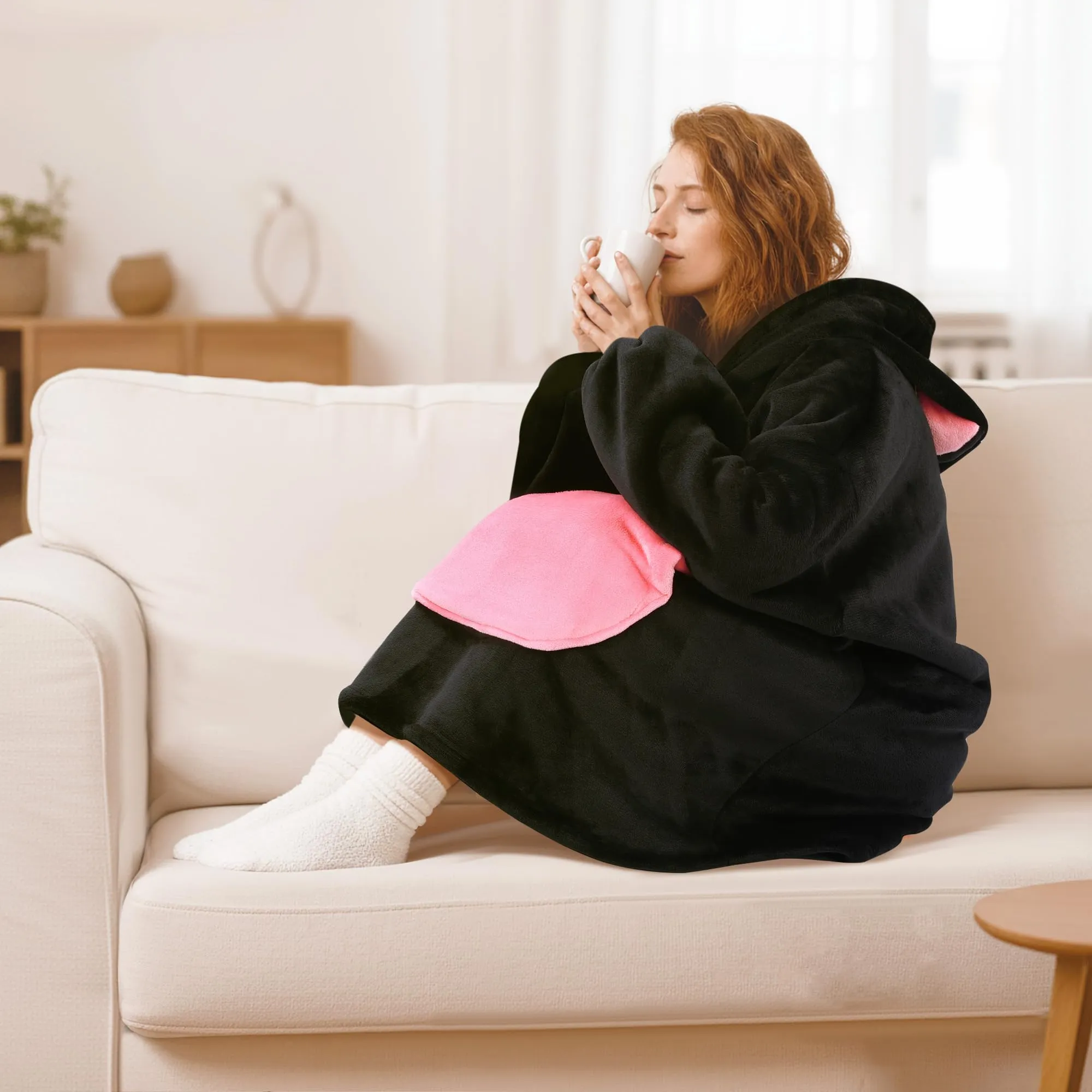 Queenshin Felpa Coperta Indossabile con Cappuccio Gatto Nero, Poncho in Pile Sherpa Unisex - immagine 2