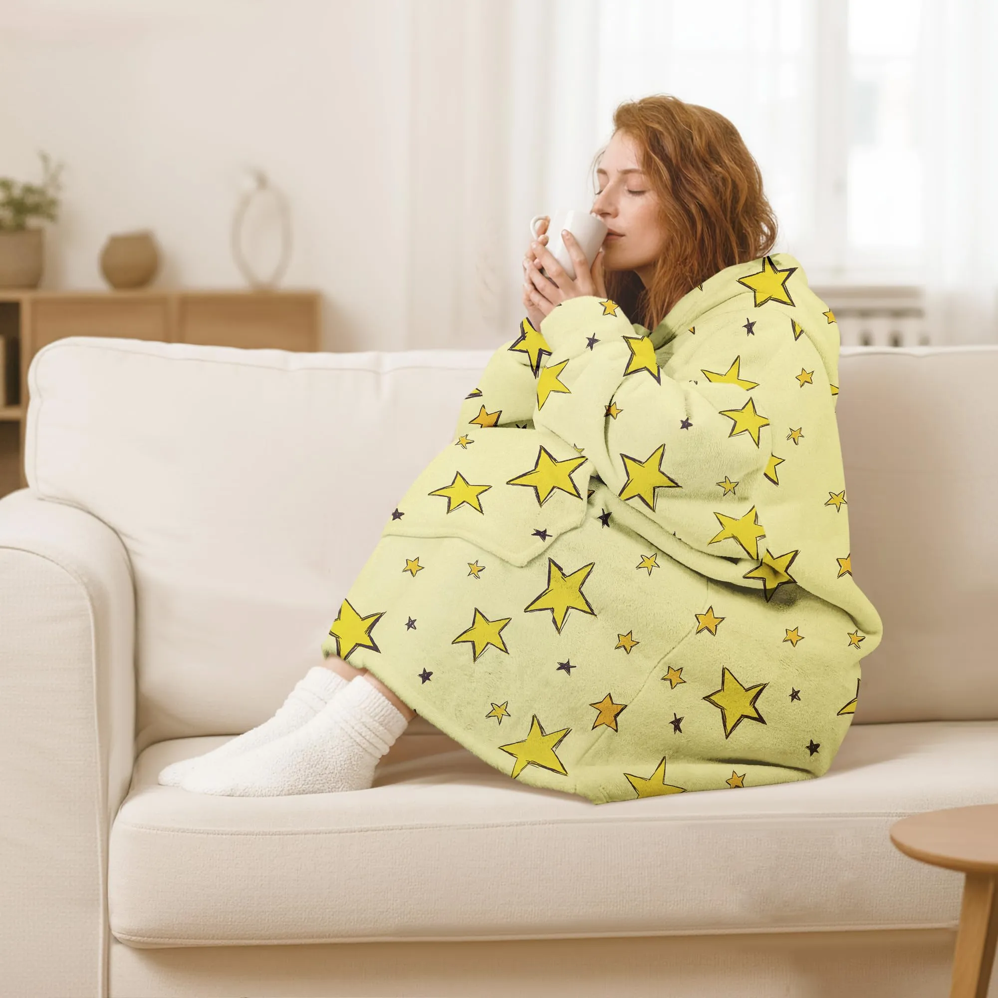 Queenshin Felpa Coperta Indossabile con Cappuccio Unisex, Pile Sherpa con Stelle Gialle, Oversize - immagine 2