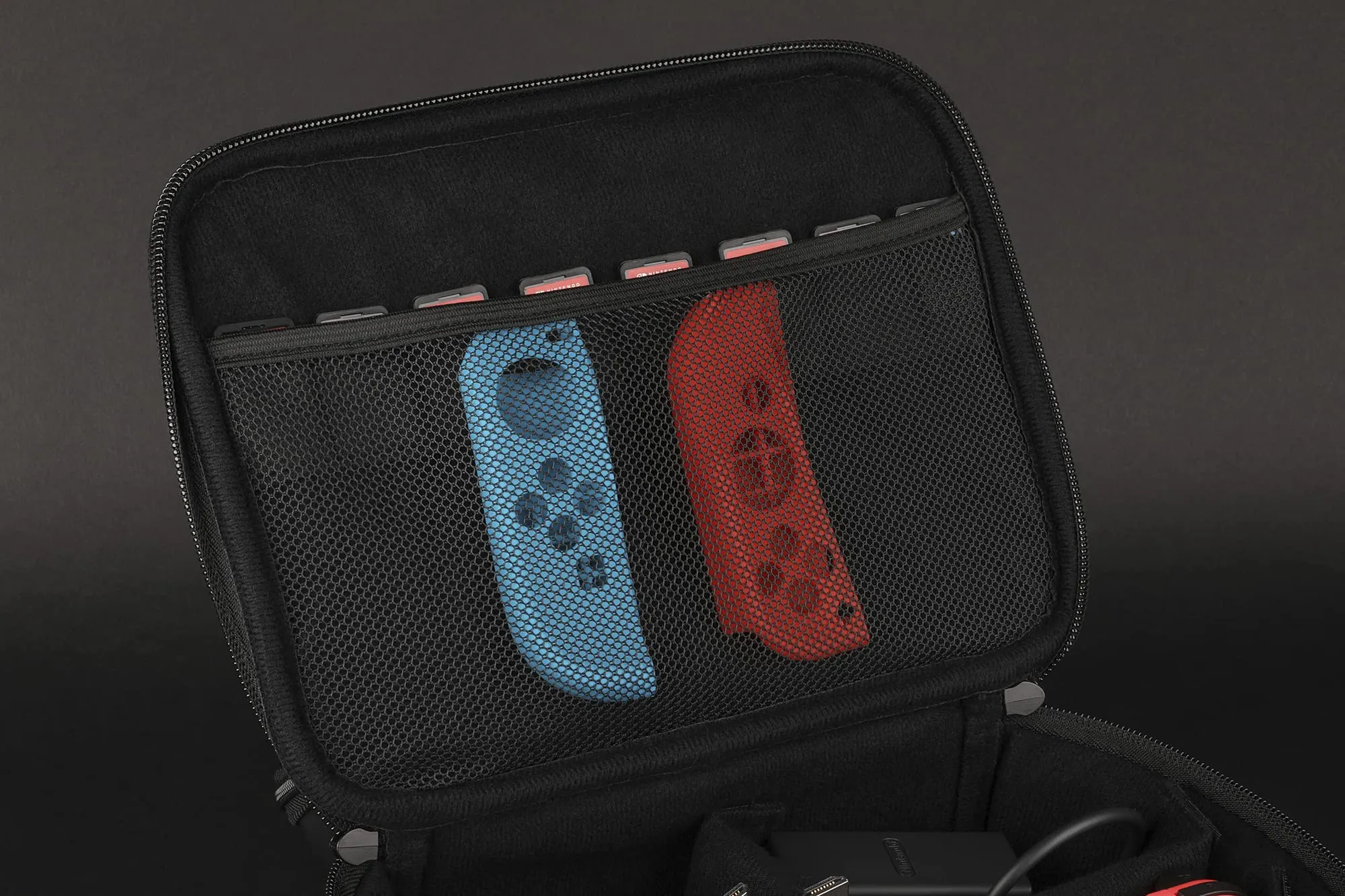 Konix Mythics Carry Case per Nintendo Switch, Switch Lite e Switch OLED - 18 scomparti giochi - Nero - immagine 5