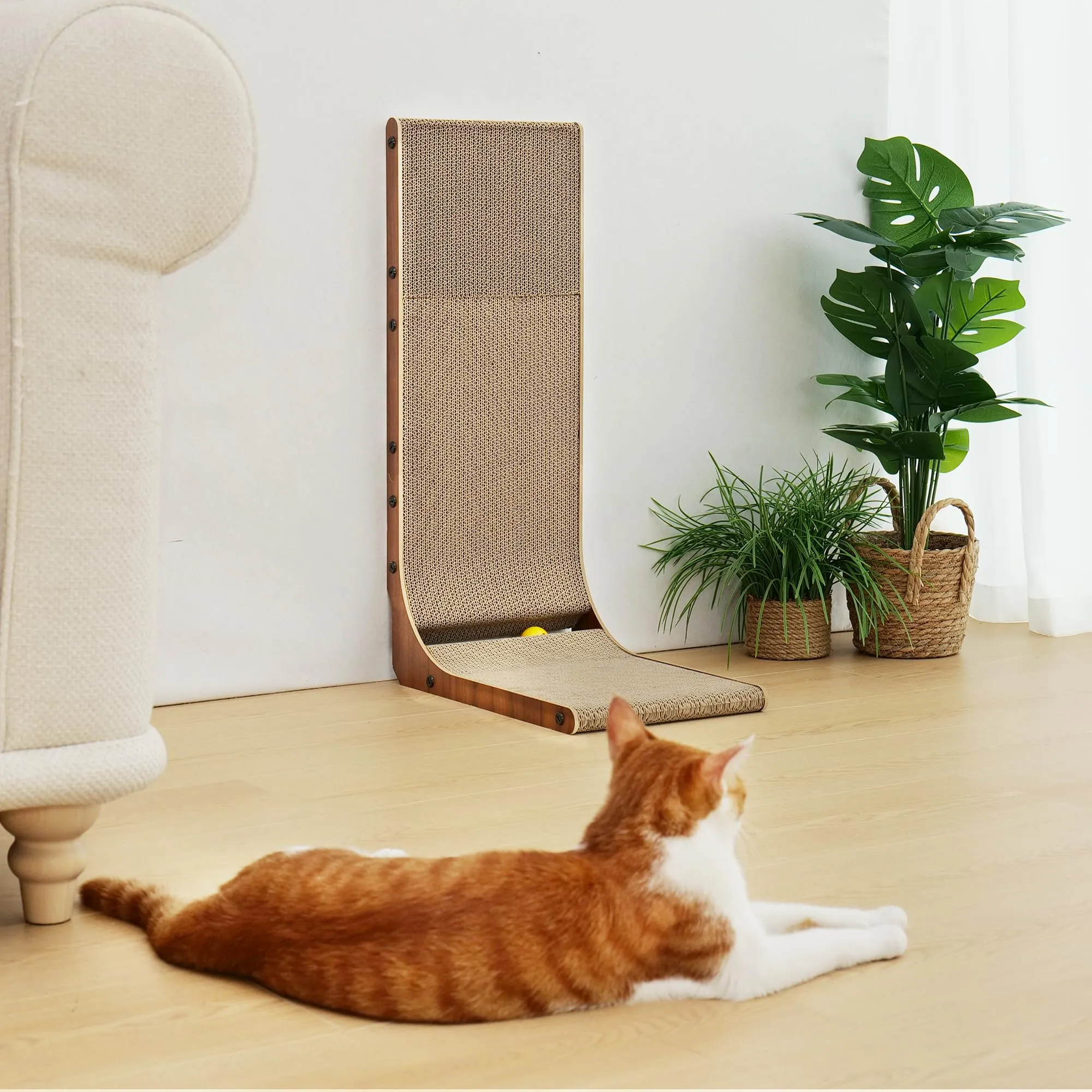 FUKUMARU Tiragraffi per Gatti in Cartone a Forma di L, 68 cm, Colore Noce, con Palla Giocattolo - immagine 8