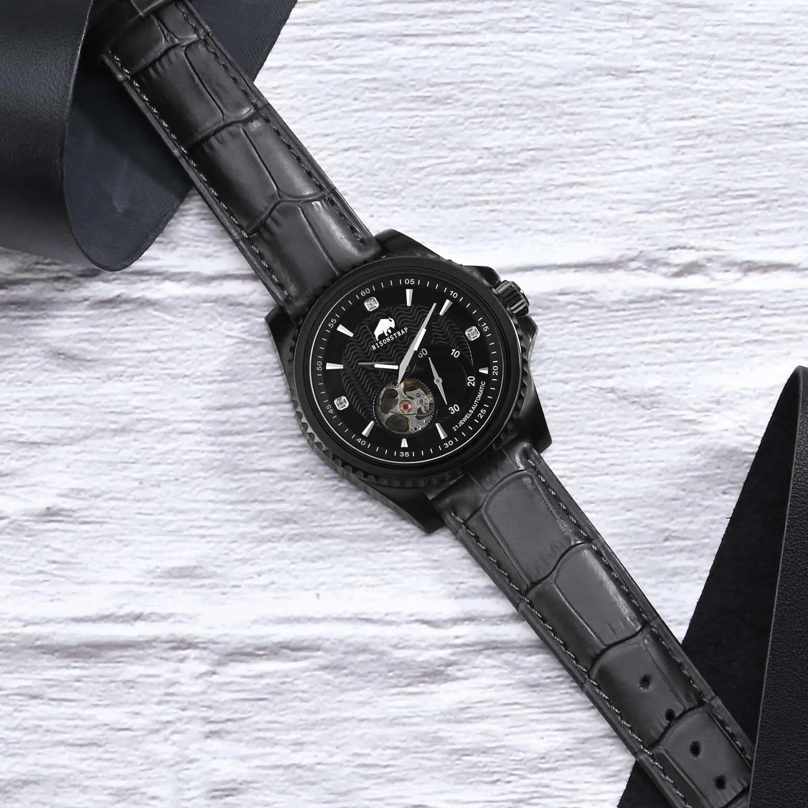 BISONSTRAP Cinturino per Orologi 20mm in Pelle Goffrata Alligatore, Grigio Scuro con Fibbia Argento - immagine 2