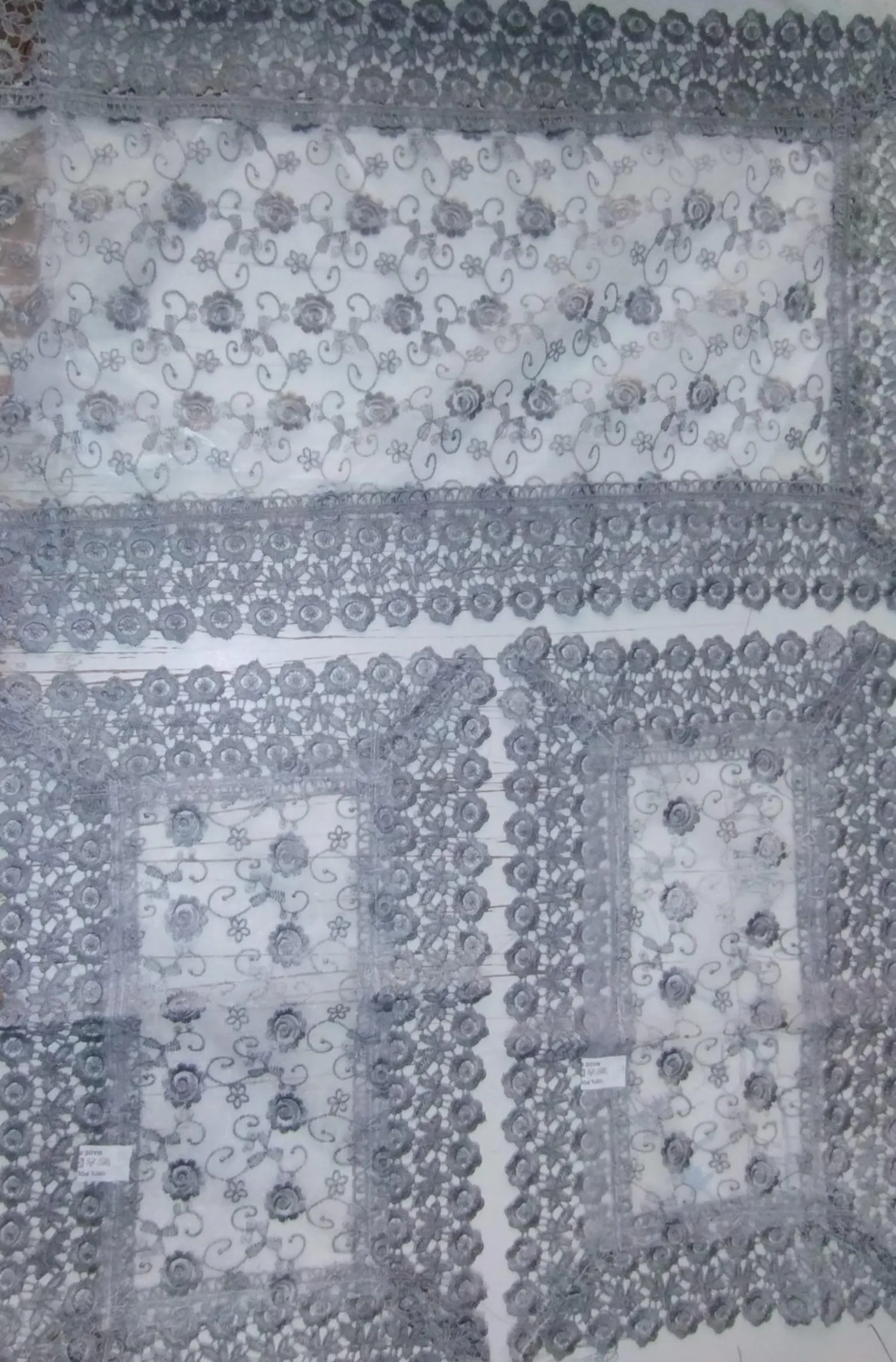 Corredocasa Runner e Set Centrini 3 Pezzi Ricamati a Intaglio Misto Lino, Grigio - immagine 7