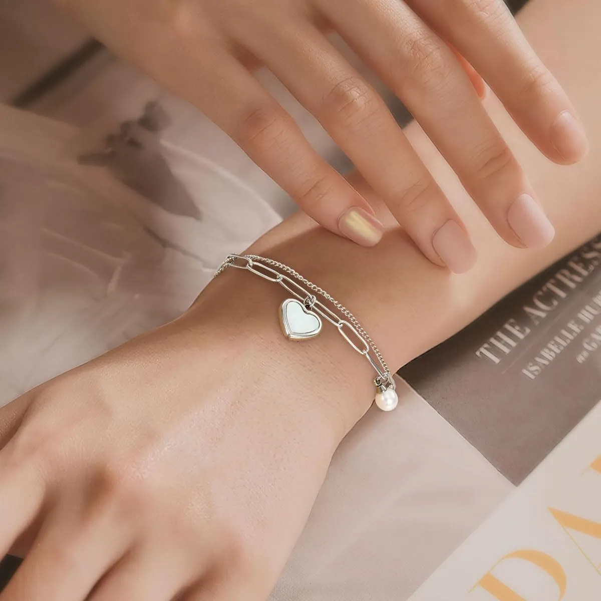 Emibele Bracciale a Cuore in Titanio con Doppia Catena e Chiusura a Moschettone, Argento - immagine 4