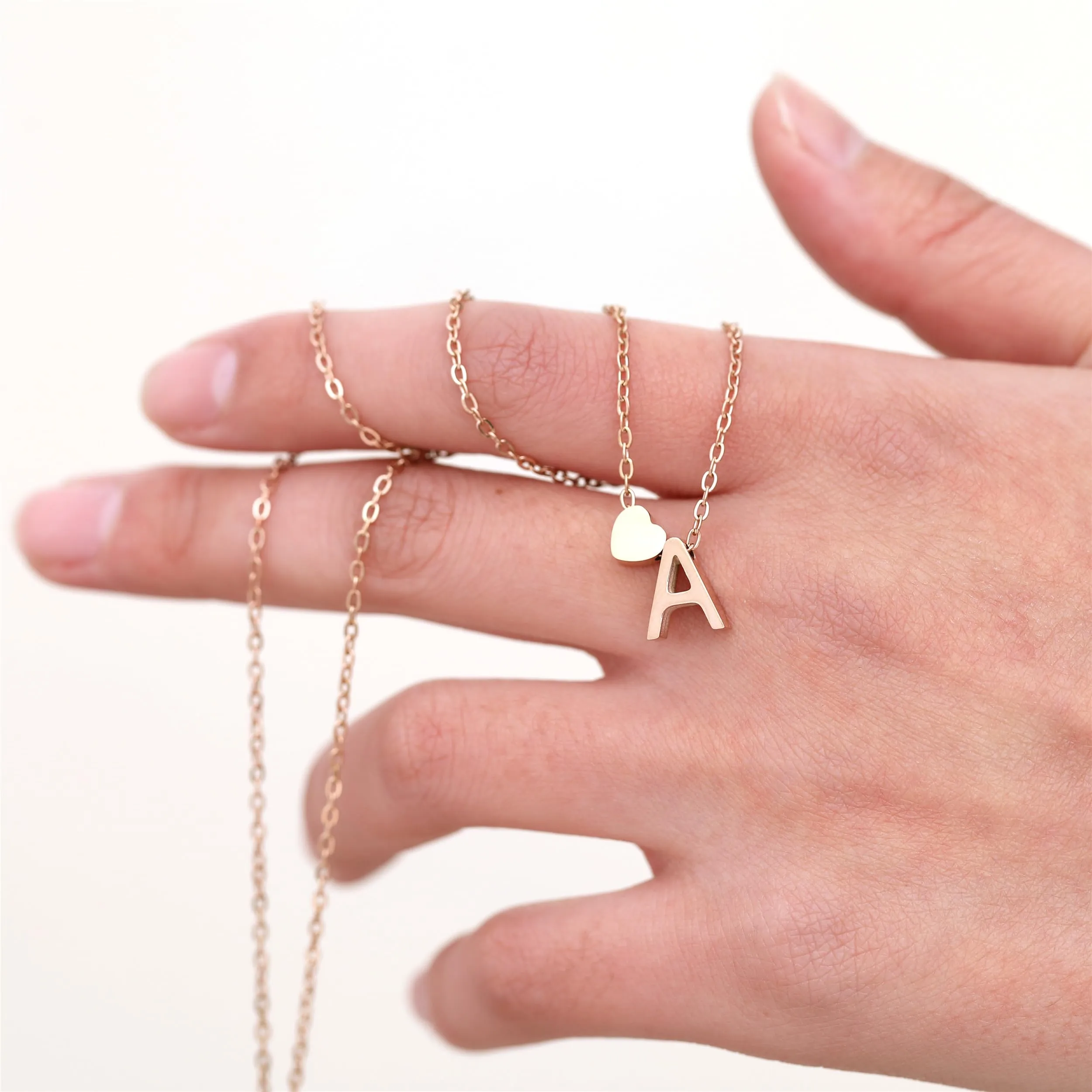AFSTALR Collana con Iniziale E e Cuore in Acciaio Inossidabile, Oro Rosa, 45+5cm - immagine 5