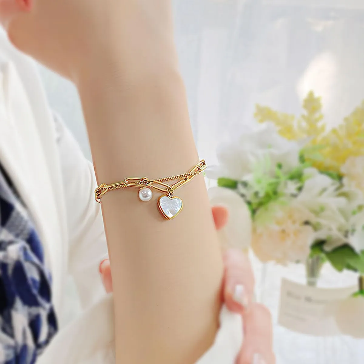 Emibele Bracciale a Cuore in Titanio Placcato Oro 18 Carati con Chiusura a Moschettone - immagine 2