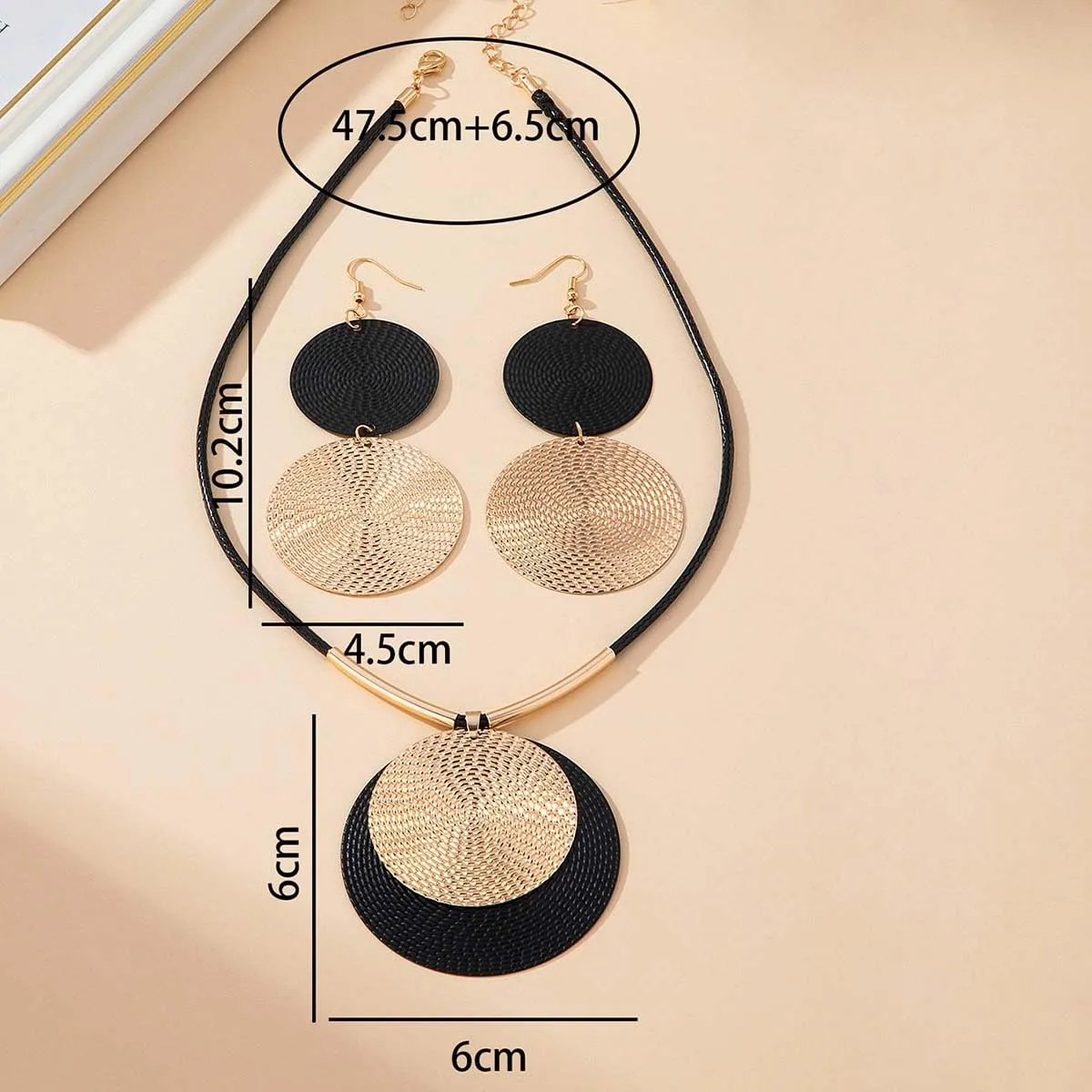 Carufin Set Collana e Orecchini Circolari Geometrici Nero e Oro - immagine 4